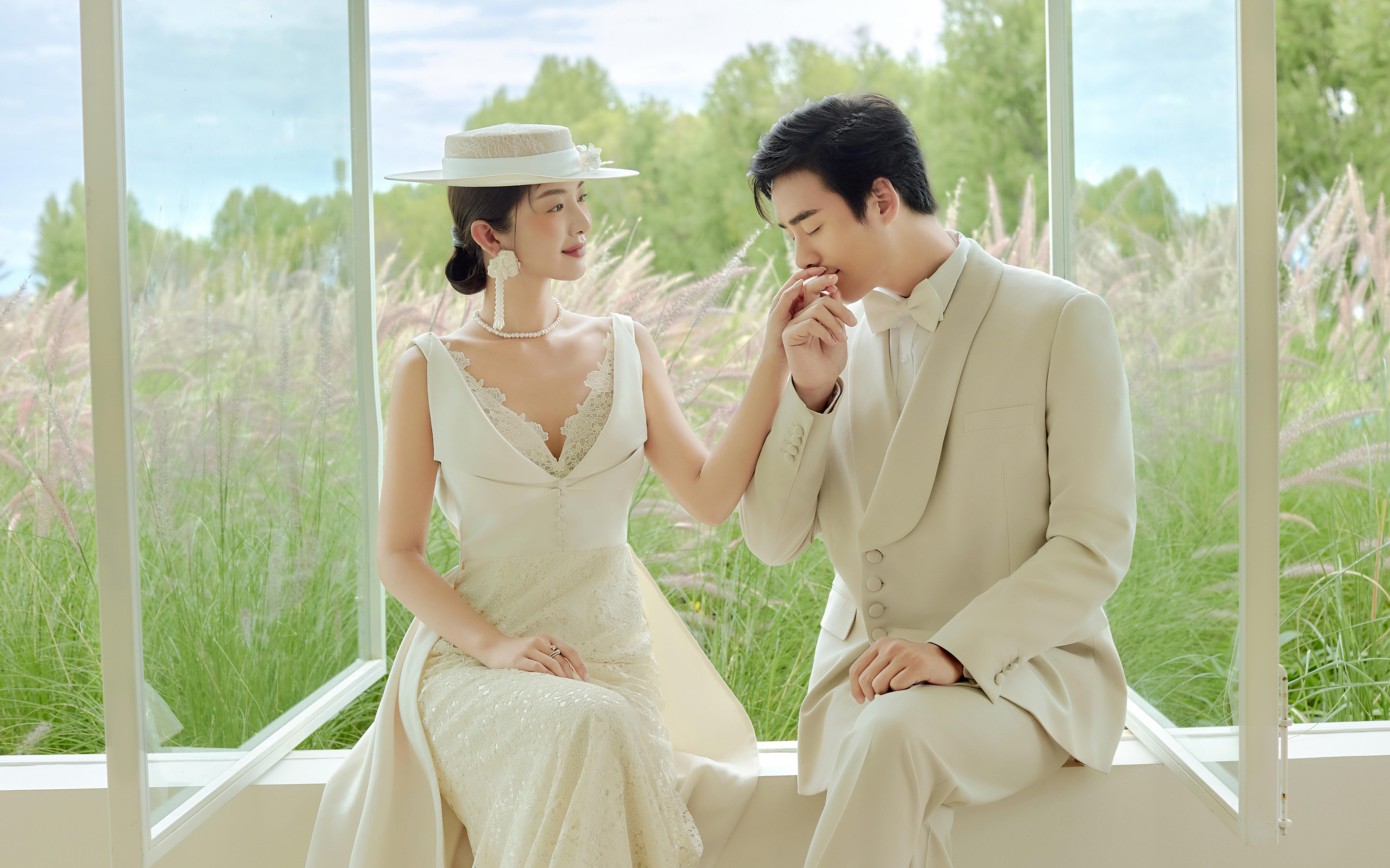 《法式草帽 | 窗边轻舞浪漫婚照》