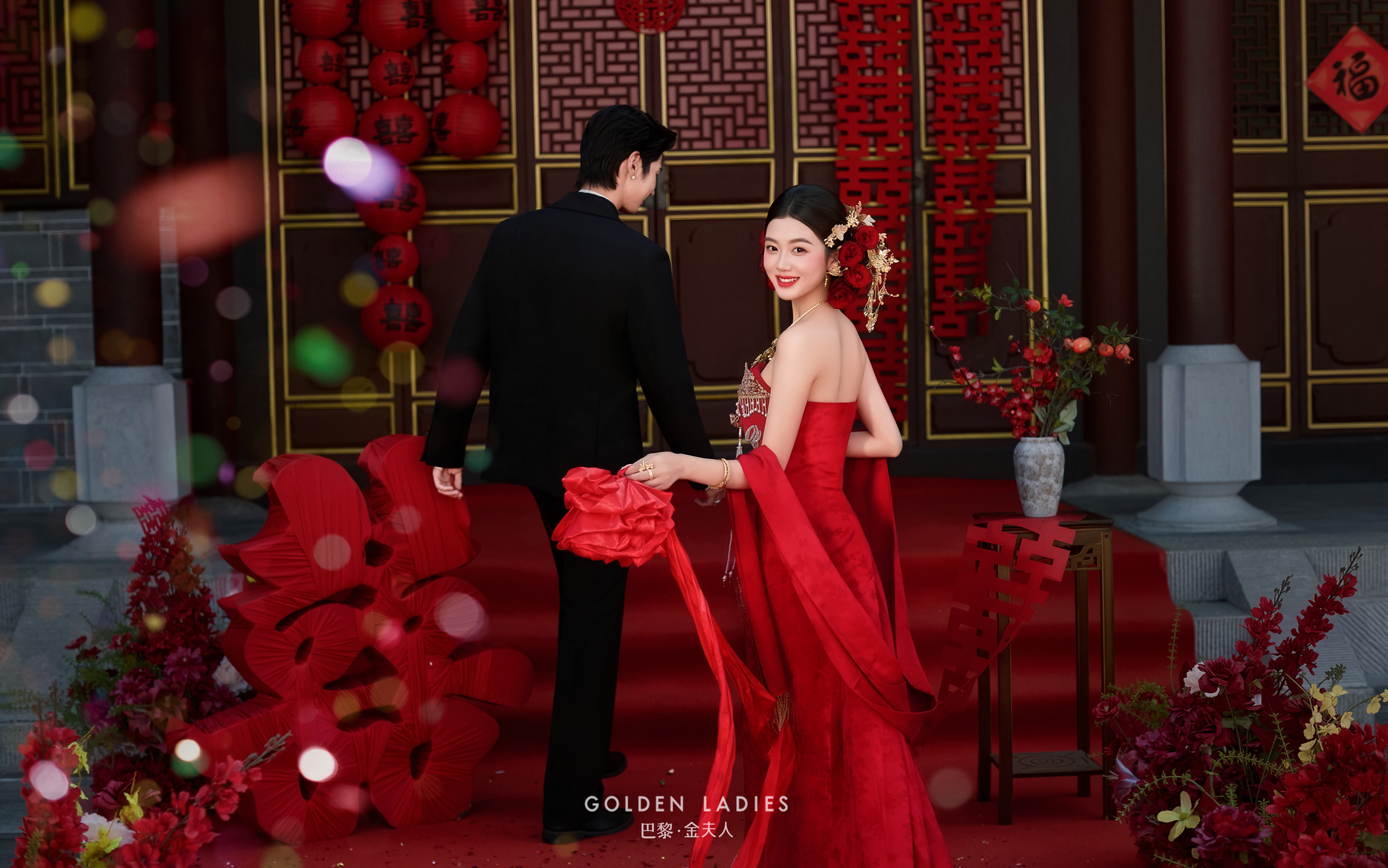 被朋友夸爆的新中式婚纱照，红色美到犯规