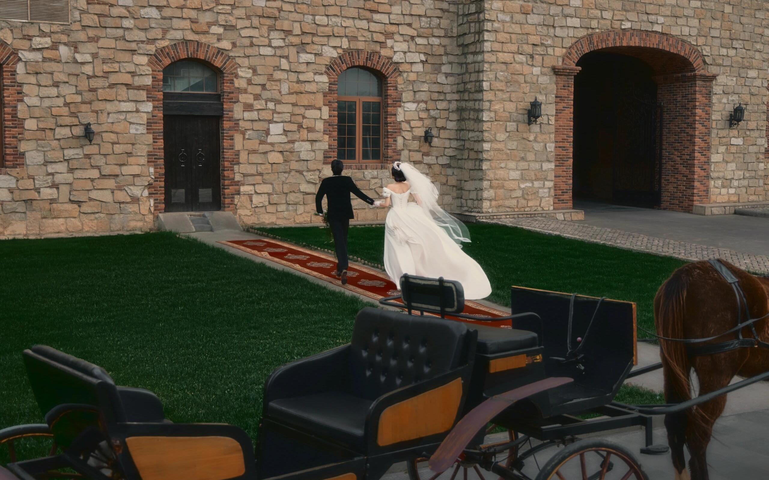 可以做TO P 1的城堡仪式感婚纱照，精致且高级