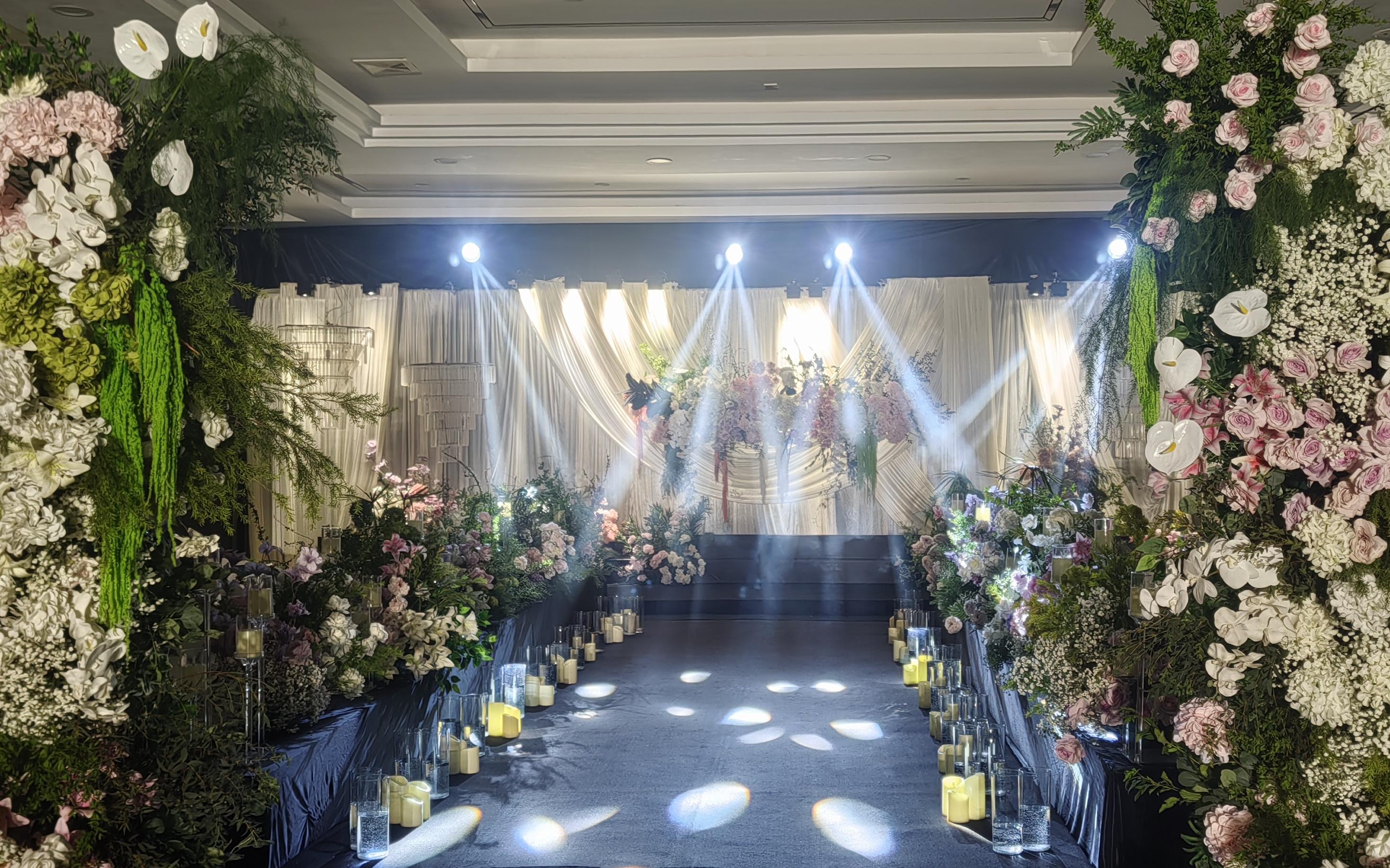 布幔與花的唯美