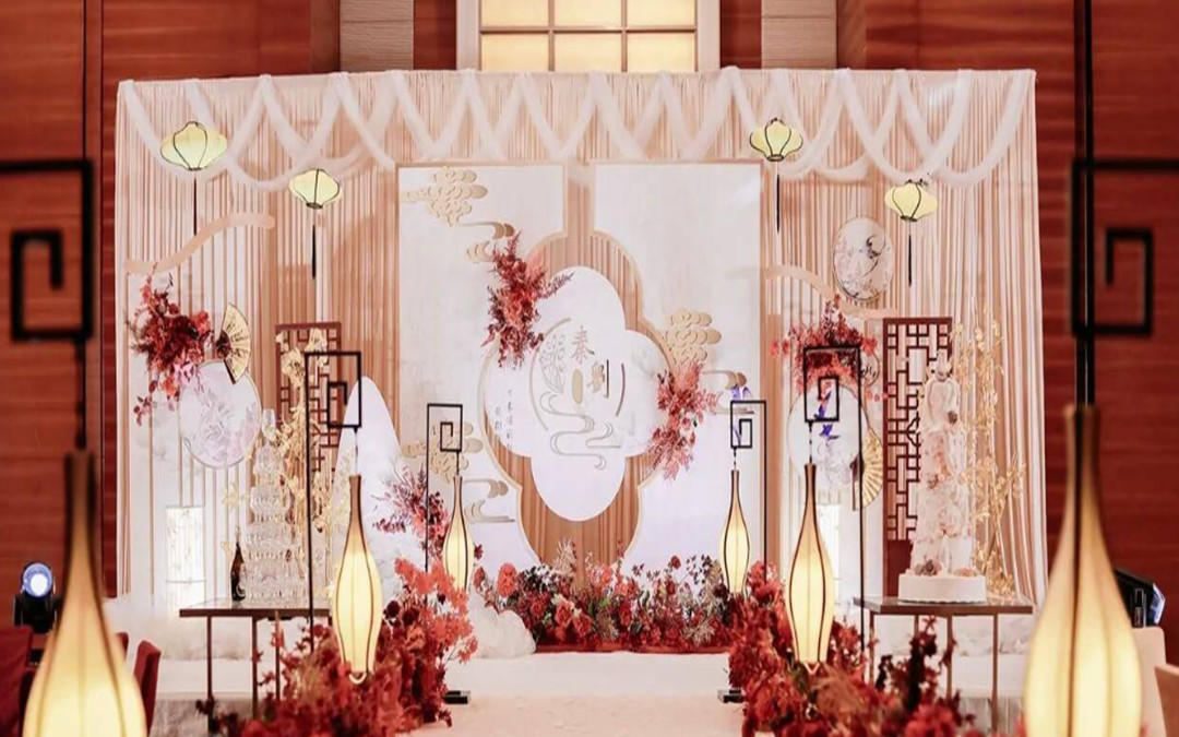 红色时尚风婚礼--花间喜铺