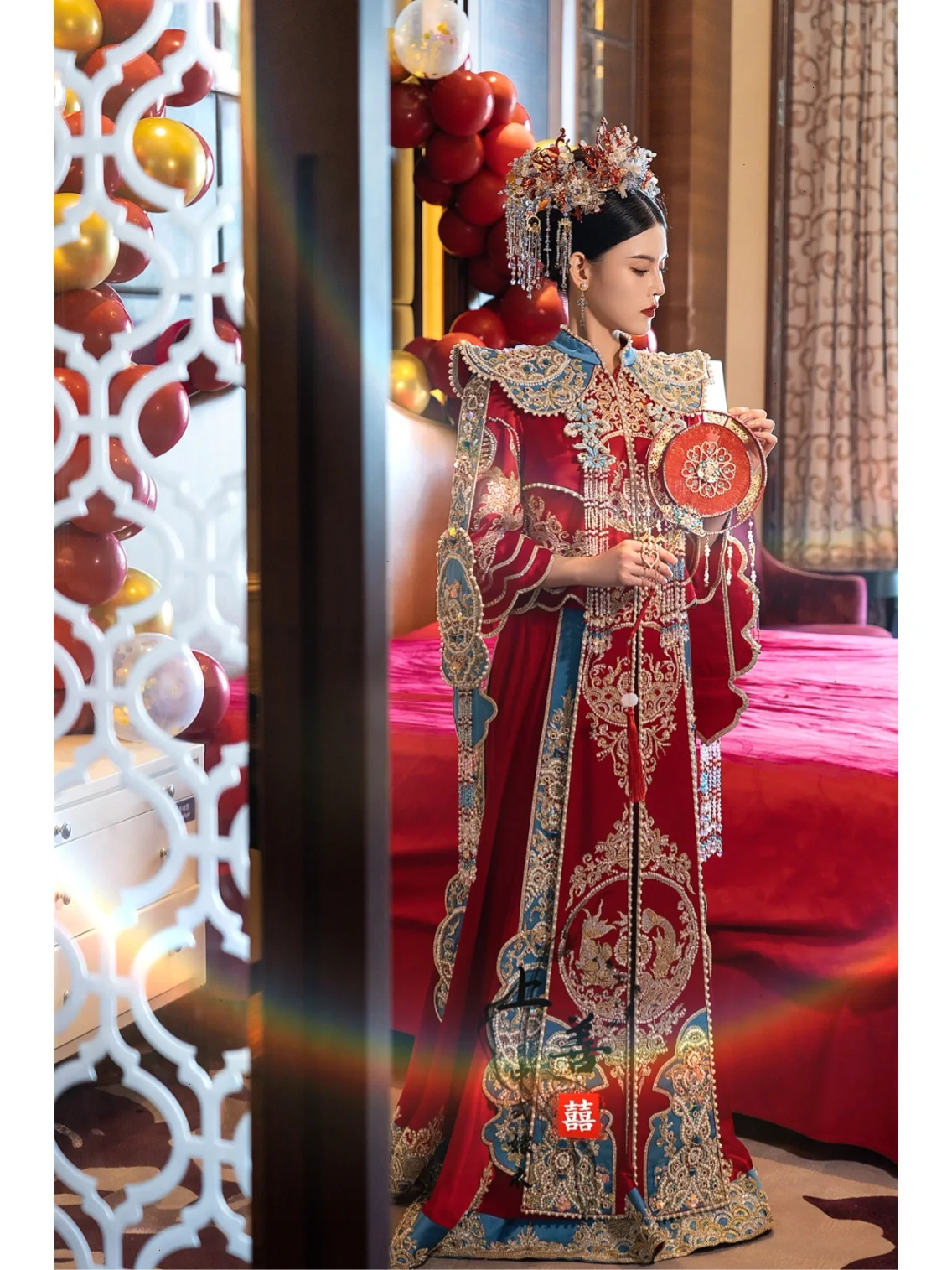 被夸了无数遍的红蓝 撞色秀禾服