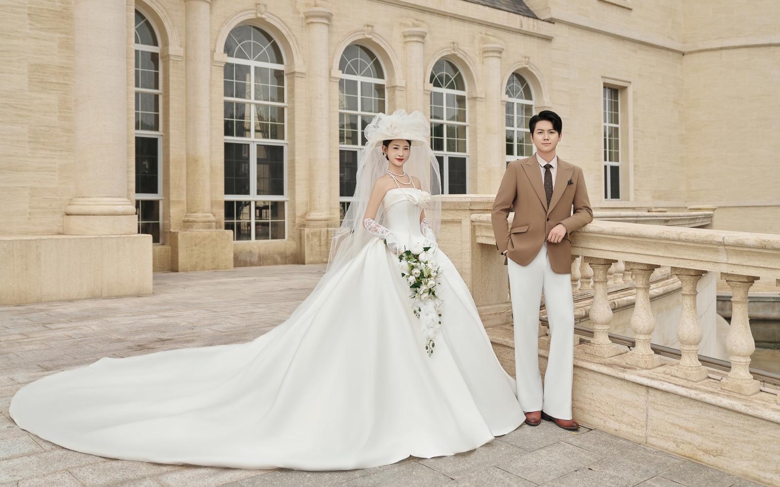 在酒莊里拍出了夢中的復(fù)古婚紗照