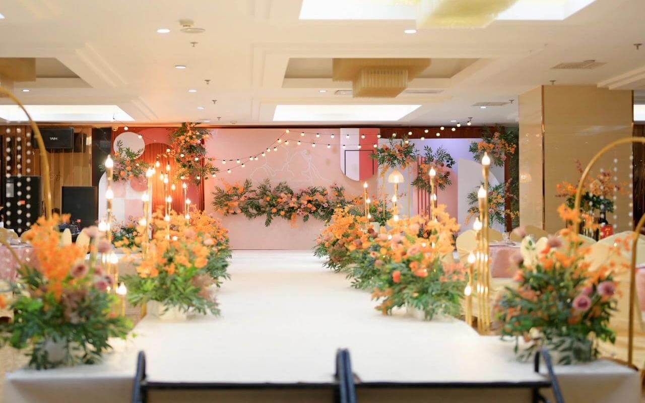  小预算室内秋色系婚礼  