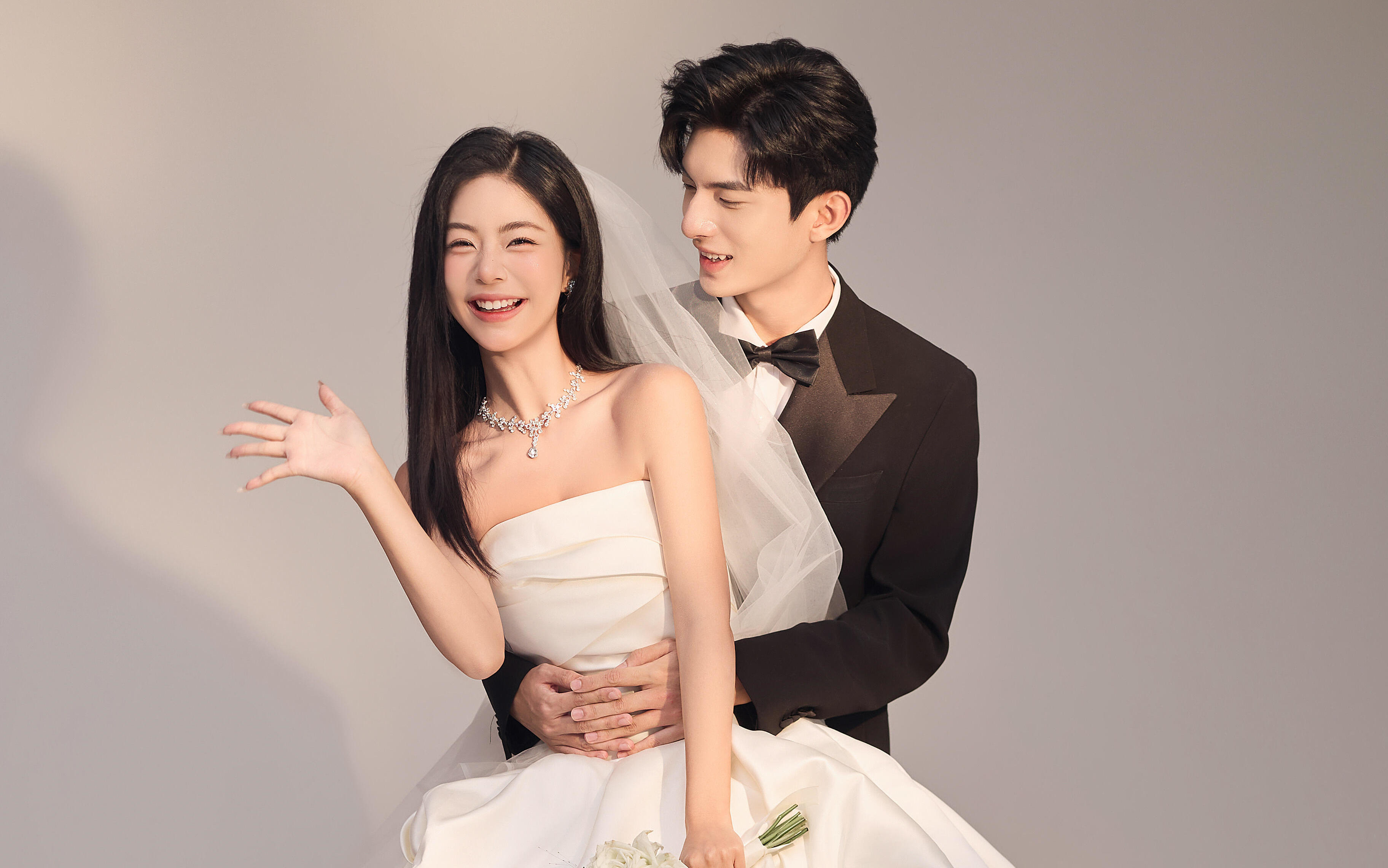 光影灑落盈滿少女眼眸