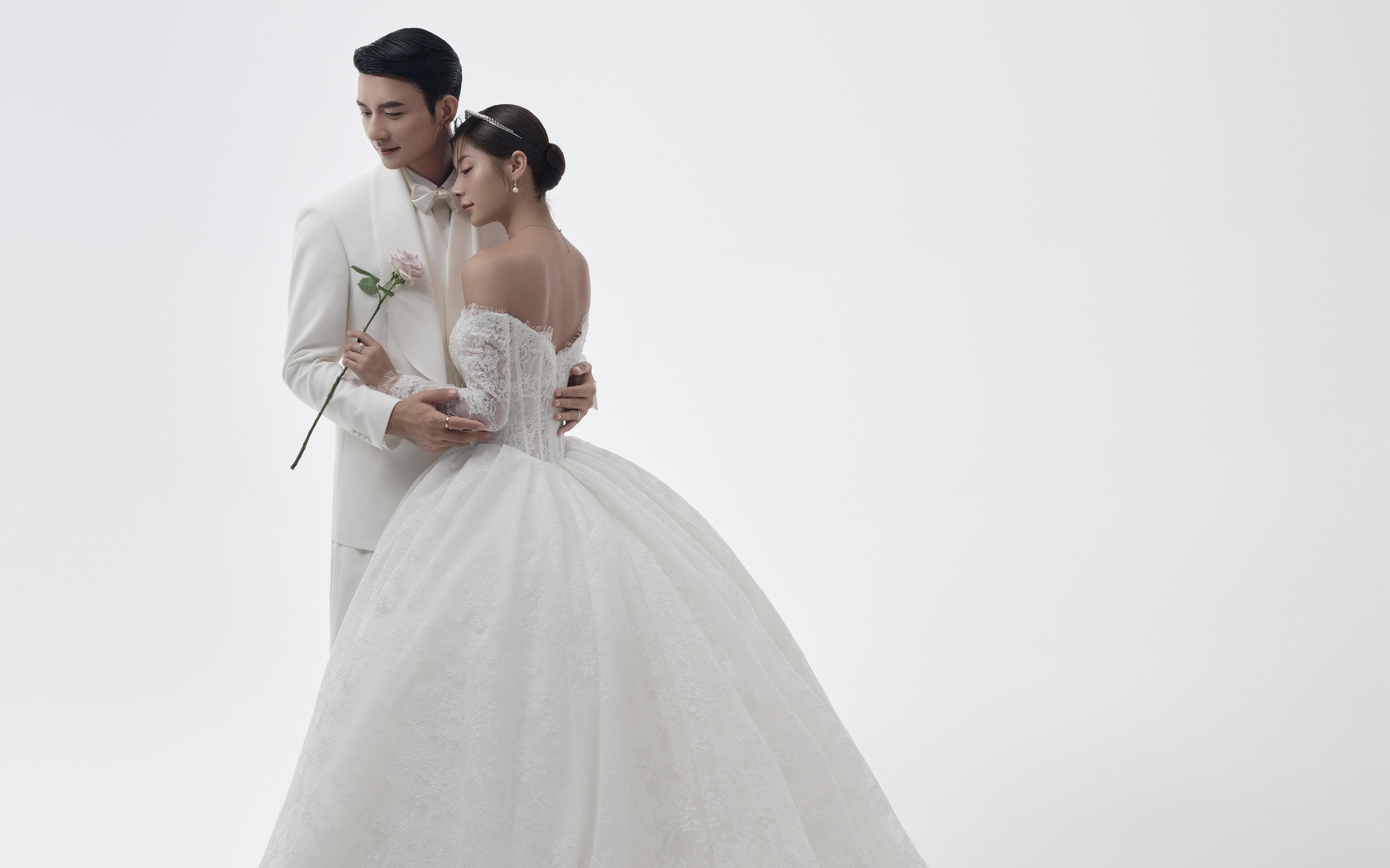 反复心动✨爱惨了氛围感极简婚纱照