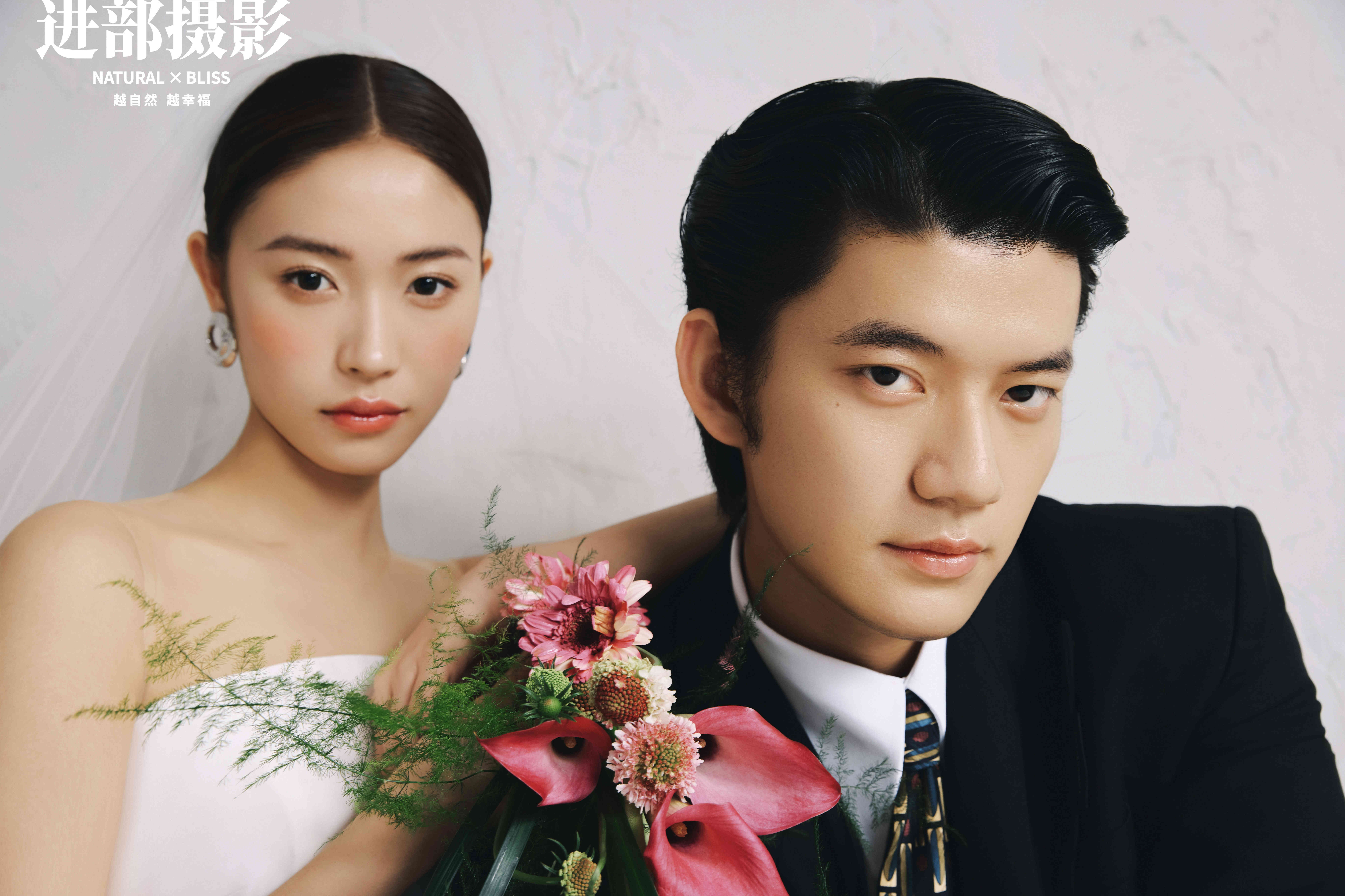 浪漫婚纱时刻，新人的优雅瞬间