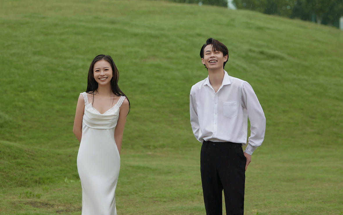 松弛感森系，自然又随性的草坪婚纱照