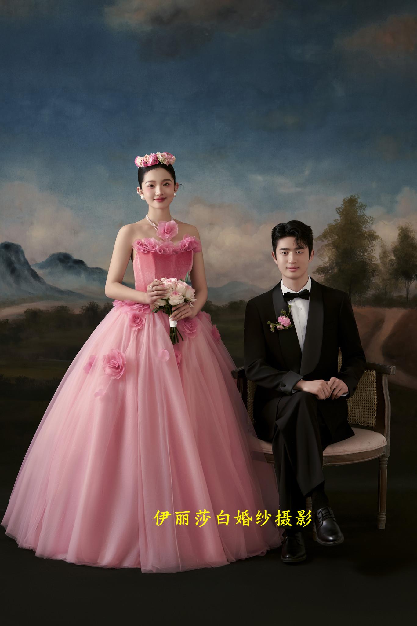 拍婚纱照3888套餐有跟妆+秀和+礼服 4699