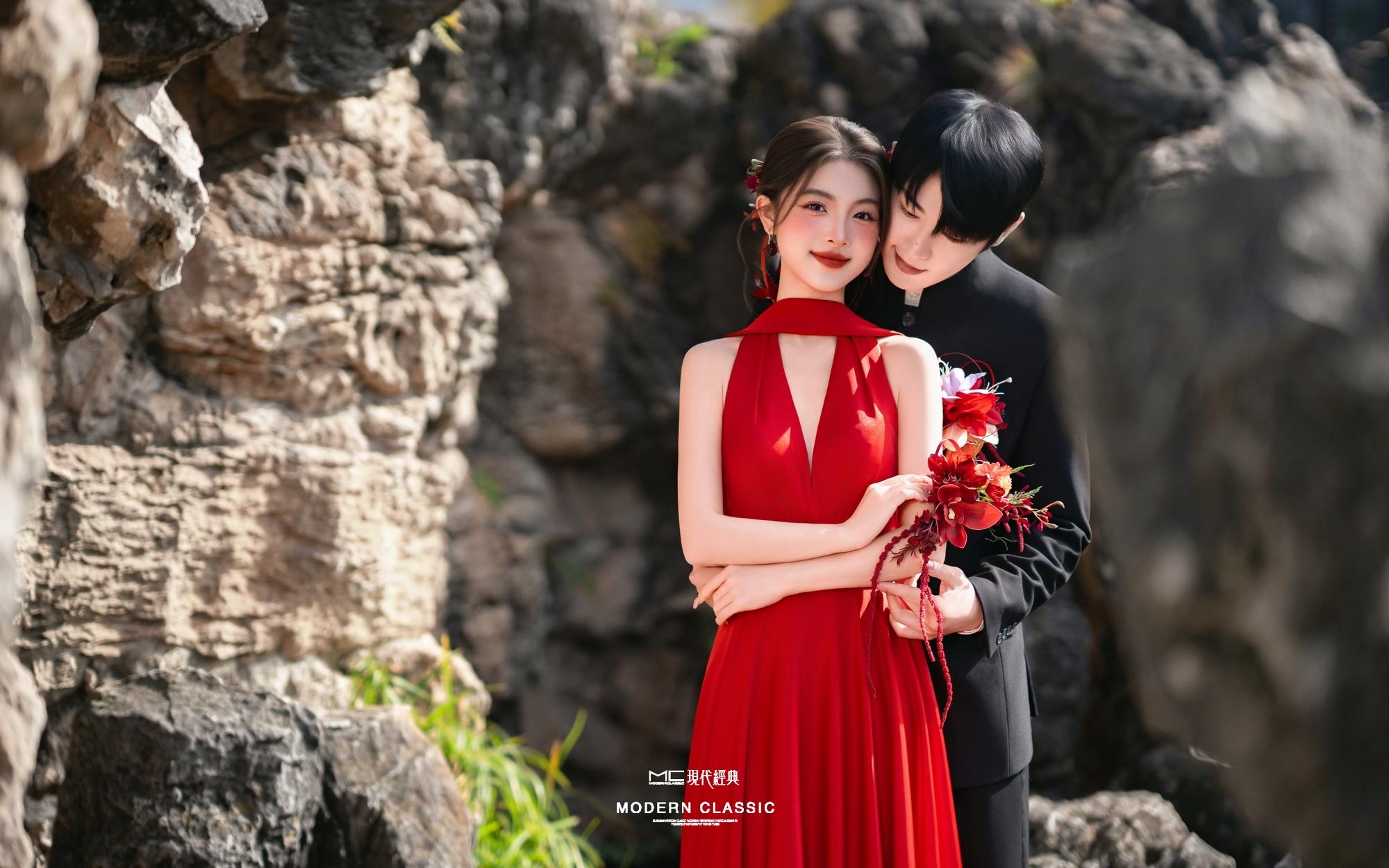 如梦江南园林，红色新中式婚纱照太有韵味