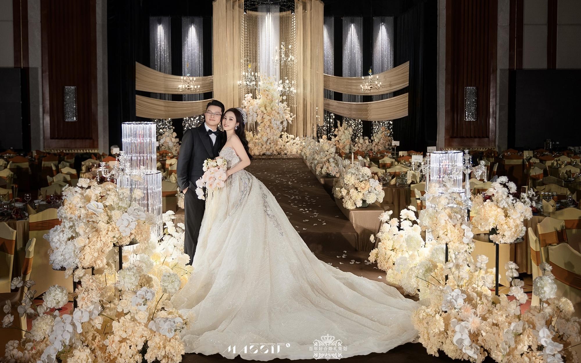 香檳金輕奢水晶風(fēng)婚禮