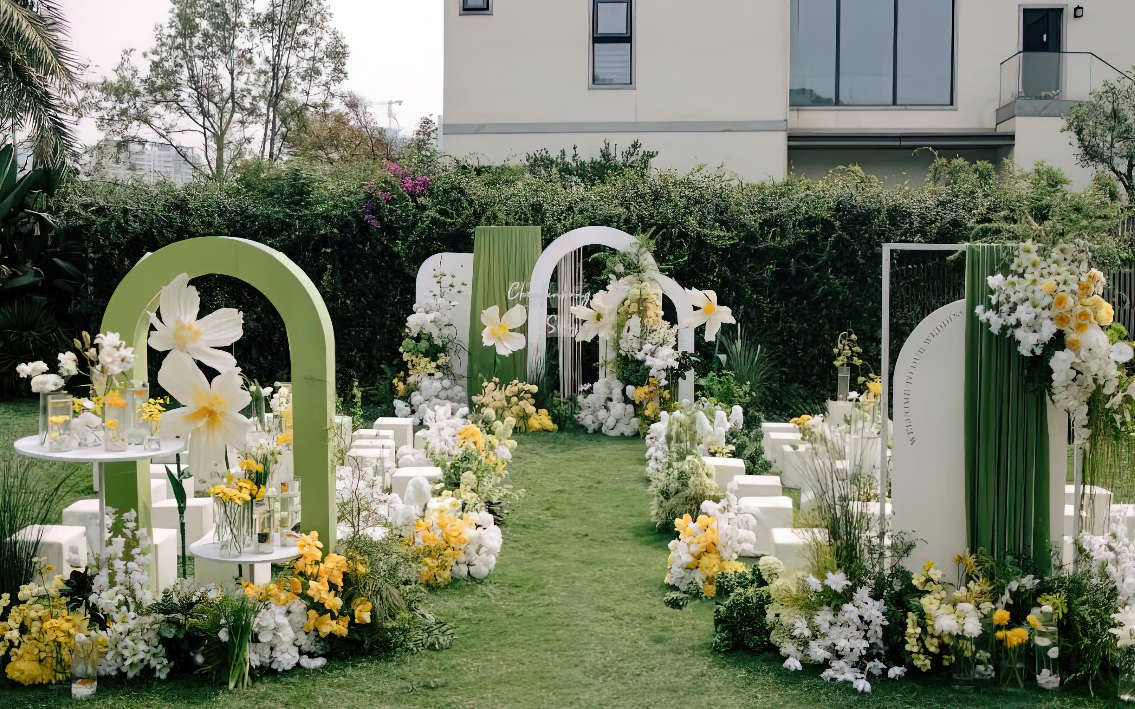 白花点缀绿间｜绘就自然清逸长卷｜小预算户外婚礼