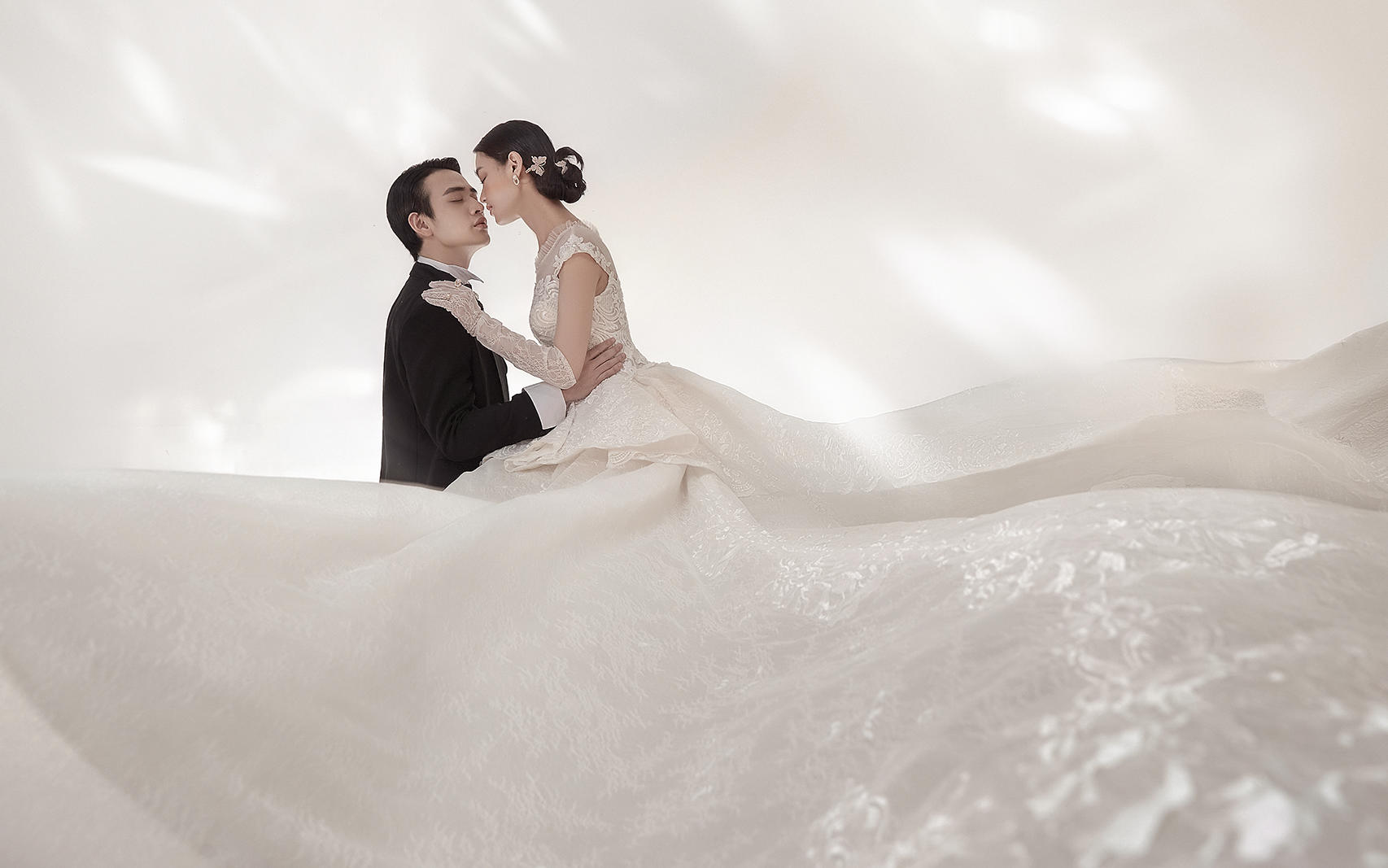 谁懂！这组光影婚纱照也太美啦