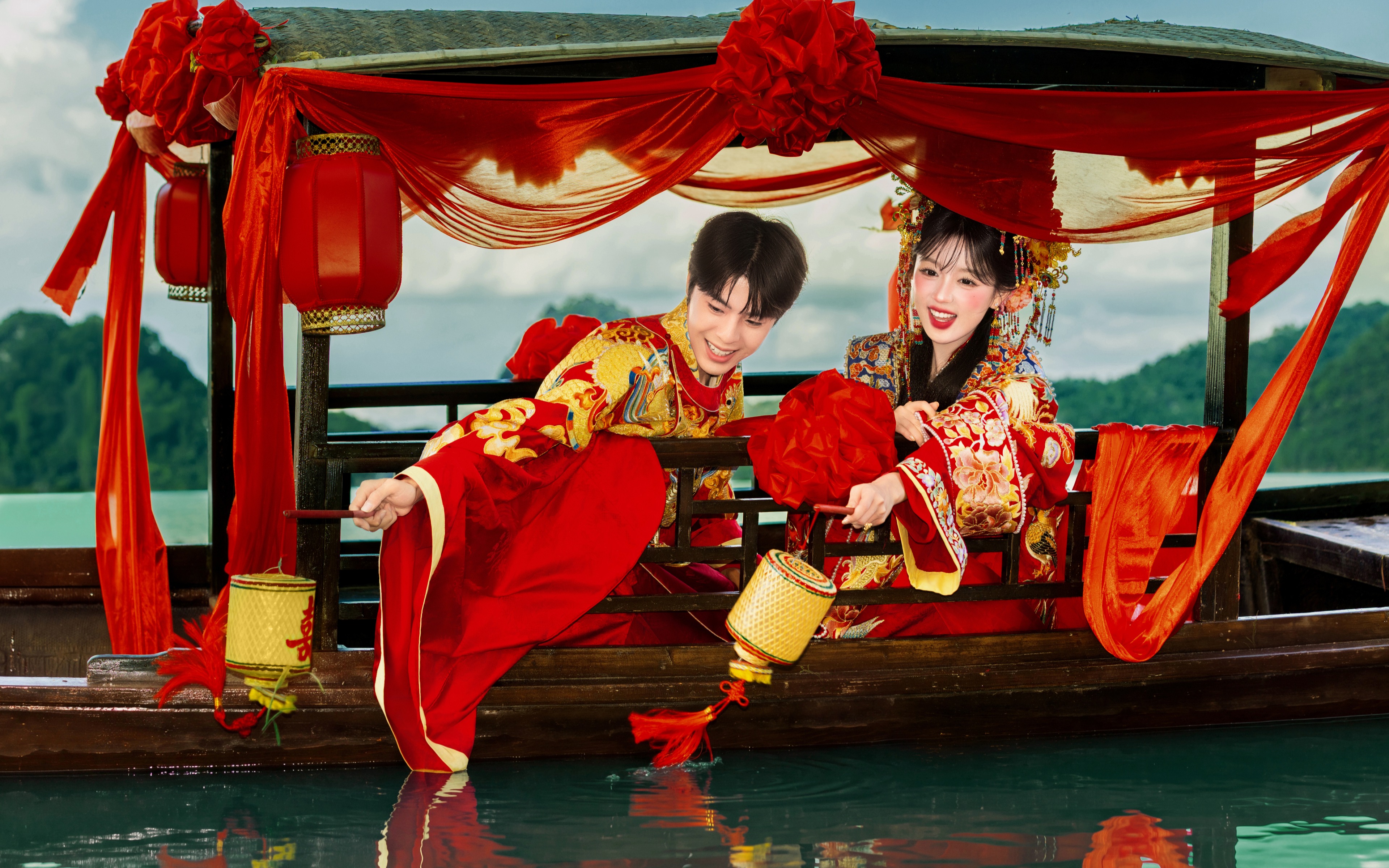 中式浪漫❤水上汉服婚纱照太有仪式感了！