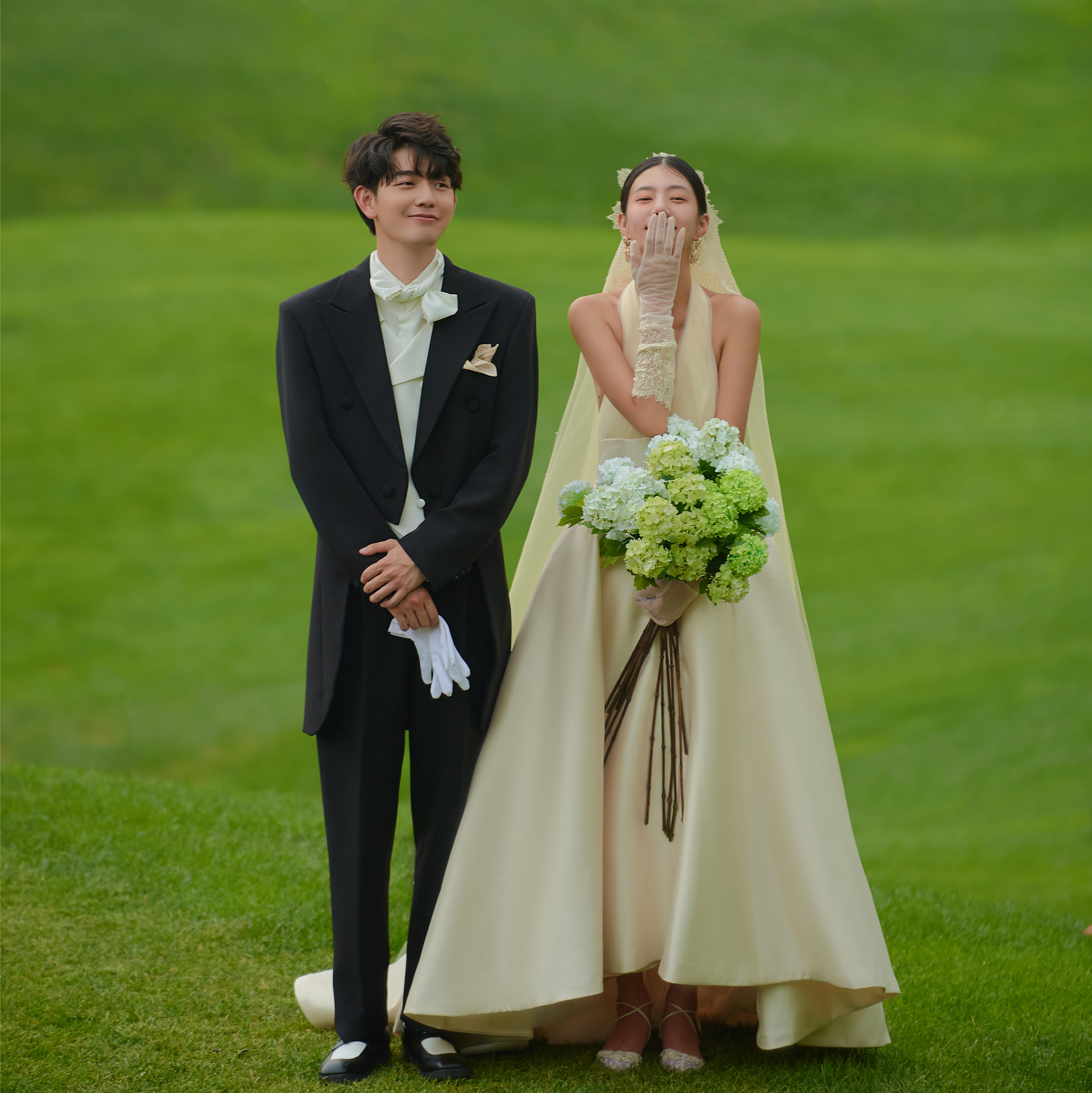 【诺维娅】甜蜜警告！森系绿植有氧婚纱照