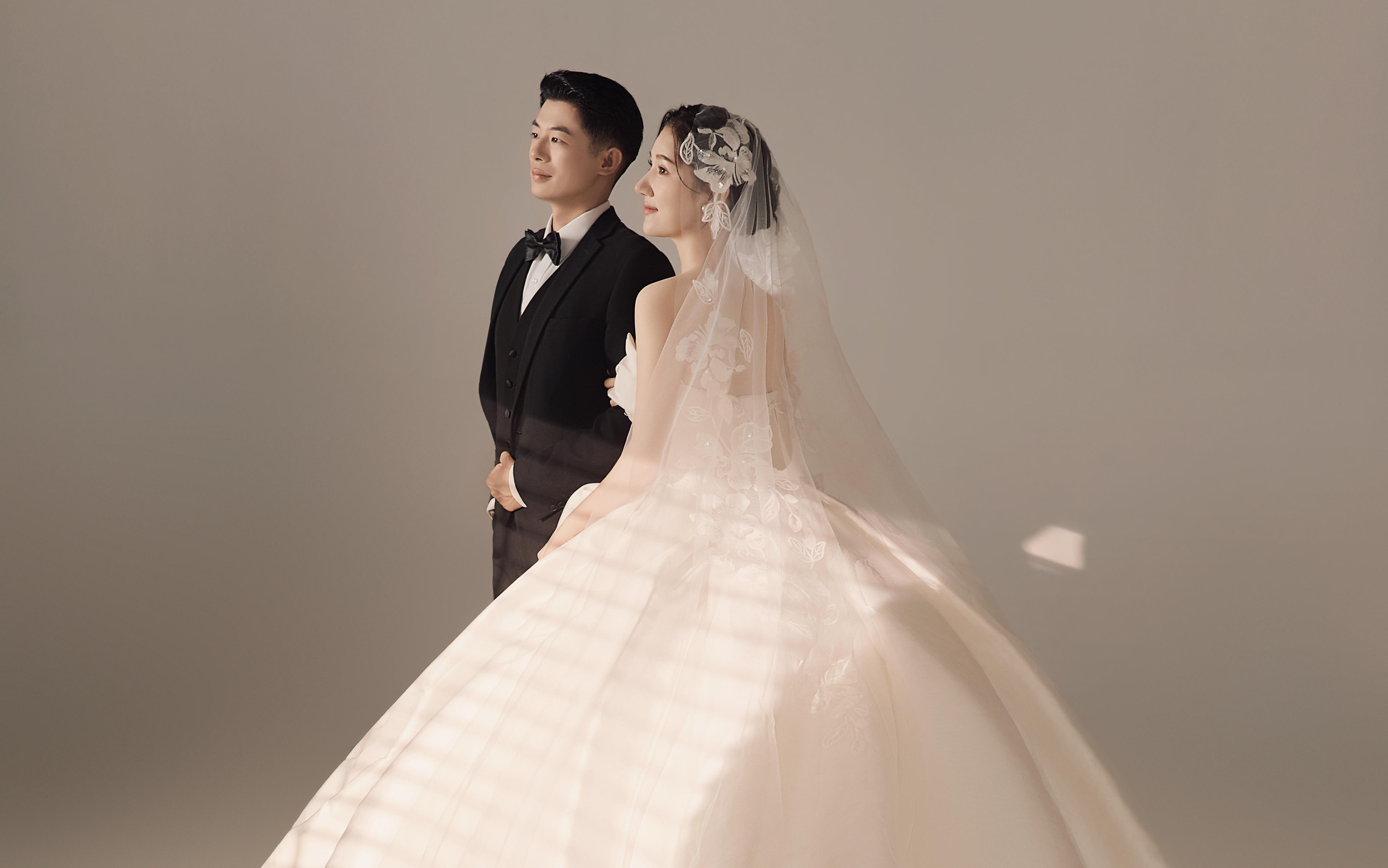 客片分享 | 巨温柔的光影油画婚纱照