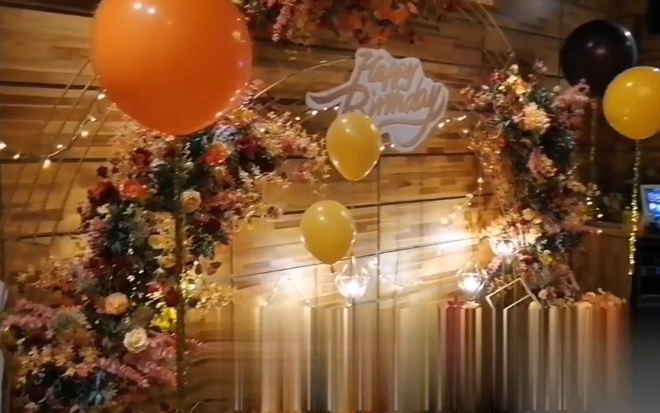 訂婚求婚：生日宴上的驚喜--求婚
