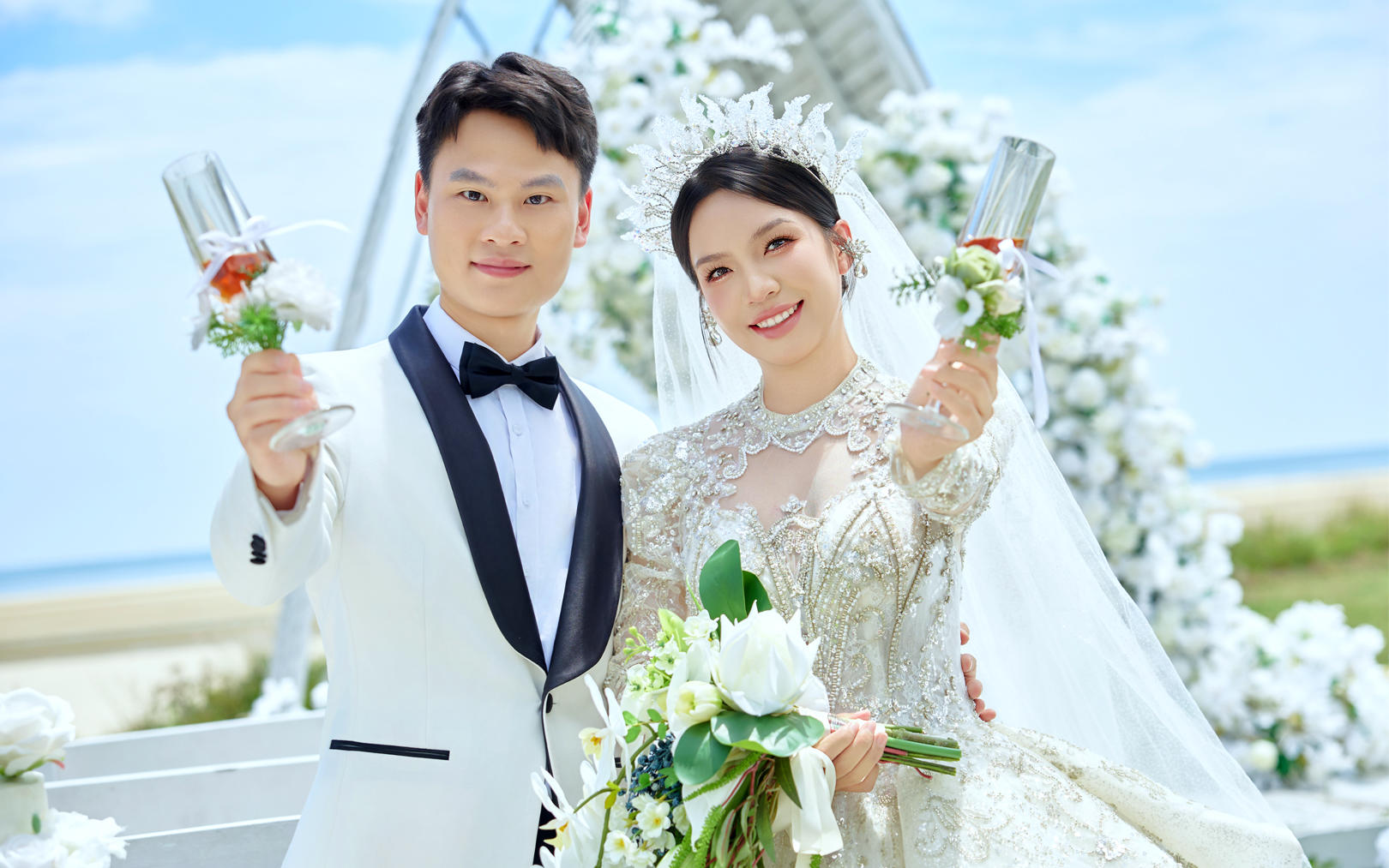 目的地婚纱照~浪漫海边教堂婚纱照