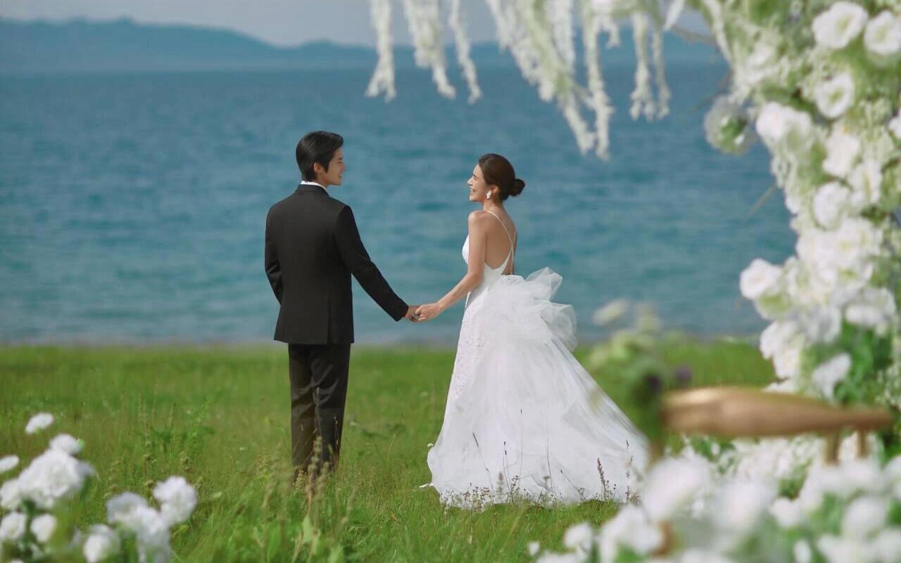 【級(jí)感草坪婚紗照】