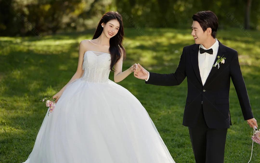大理婚纱照~夏日必拍的草坪婚纱照风格推荐