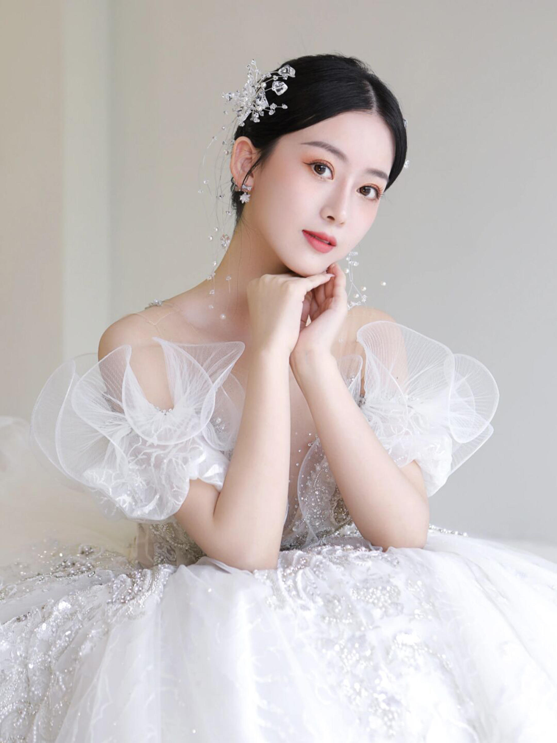 首席新娘结婚全天跟妆妆面+造型 （含妈妈妆+伴娘