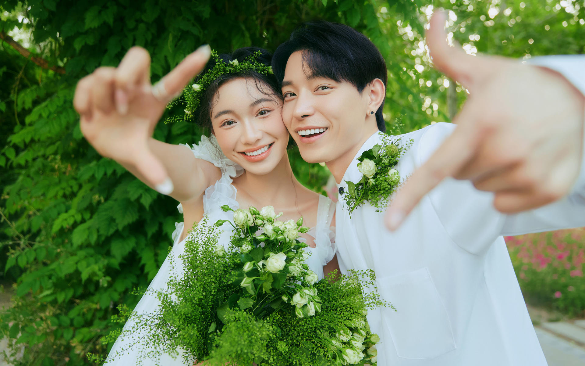 🌿森系婚纱照の心动瞬间｜绿意包裹的夏天