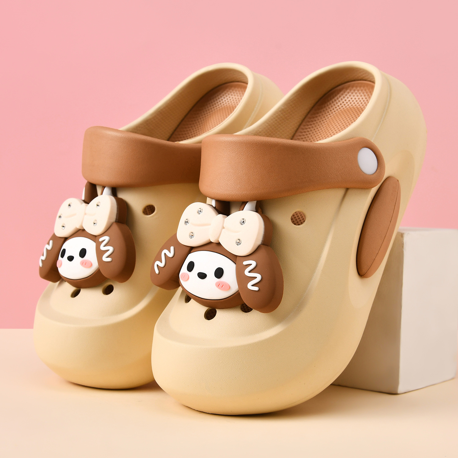 新娘伴娘結(jié)婚婚禮專(zhuān)用洞洞鞋  軟底防滑久穿不累腳