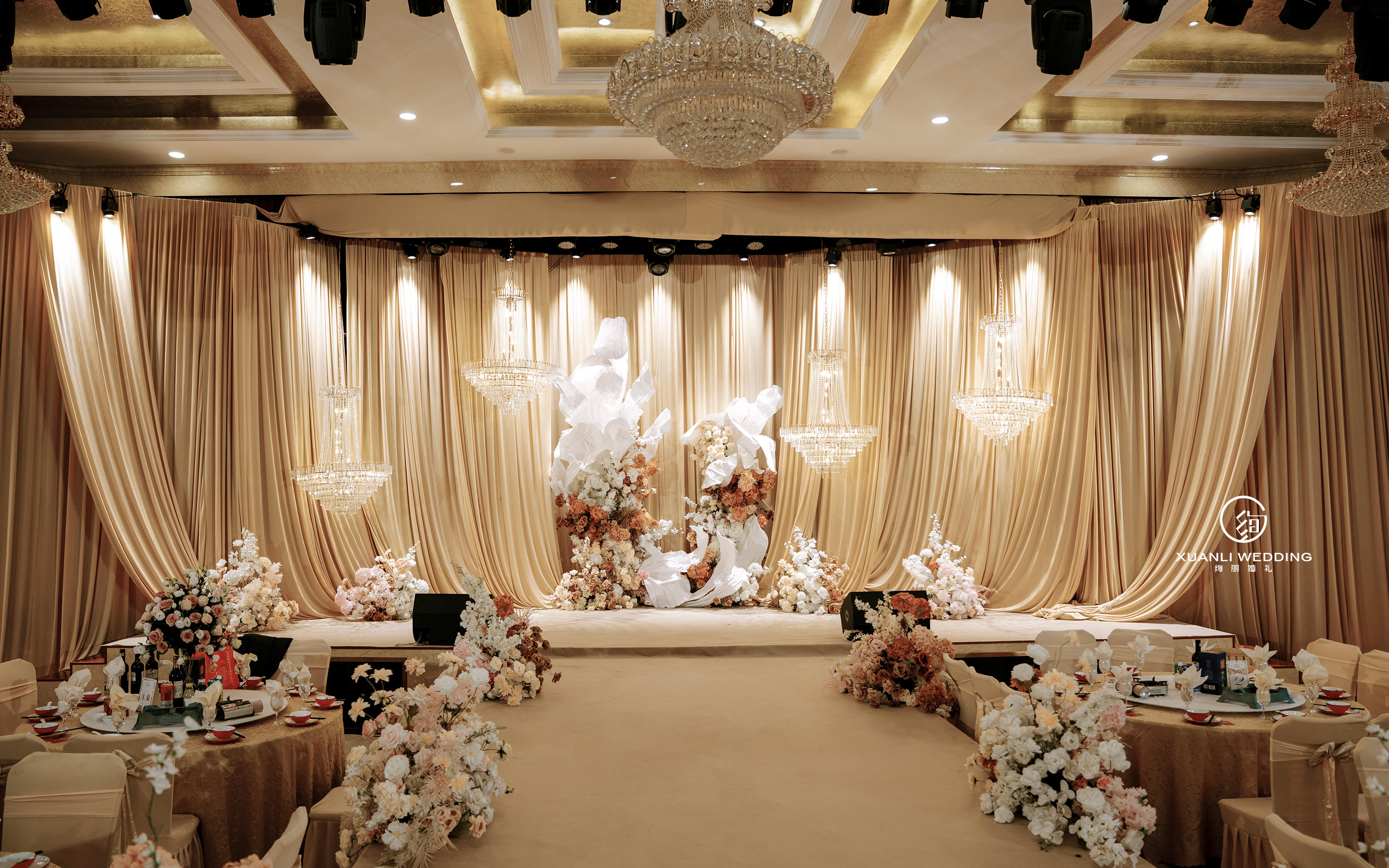 香檳金婚禮封神｜把輕奢浪漫焊在宴會廳