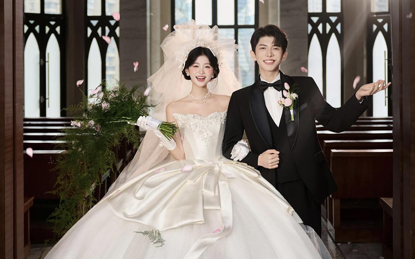 甜妹统治世界！公主风教堂婚纱照少女感