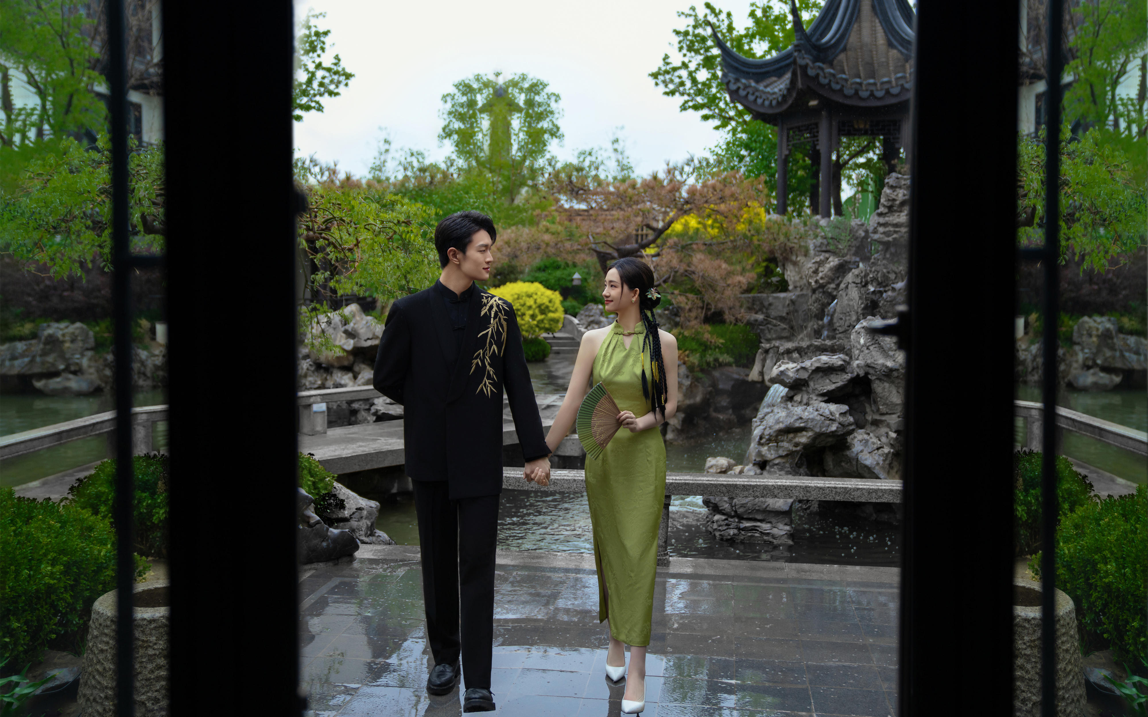 “清风摇绿影，佳人伫园林”新中式婚纱照