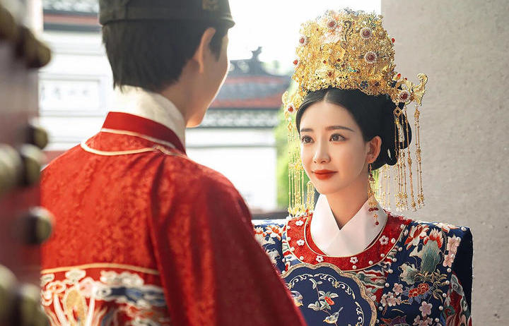 中式嫁衣对镜暴击！谁能拒绝中式汉服的美！