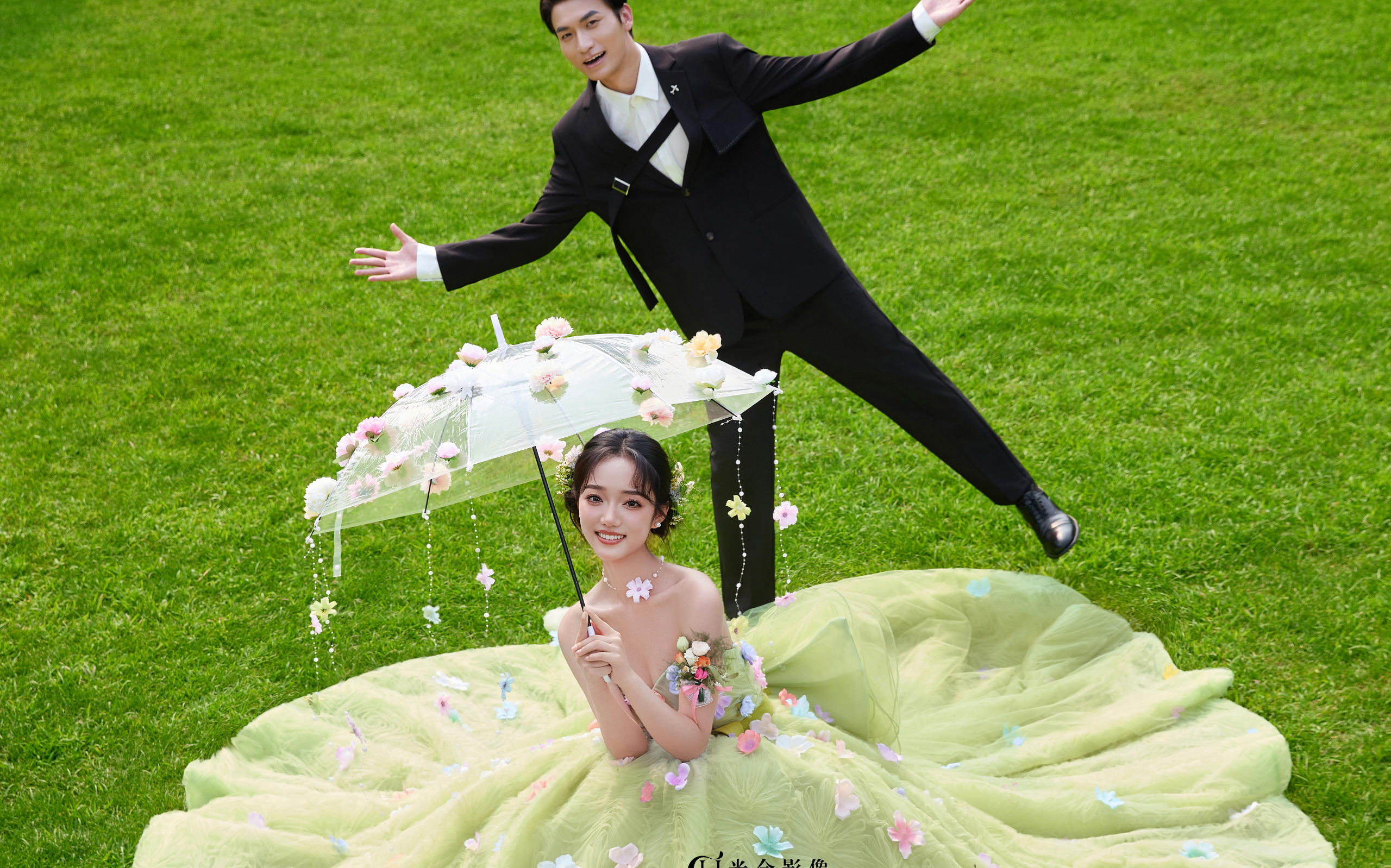 看看我拍的花神怎么樣？草坪婚紗照