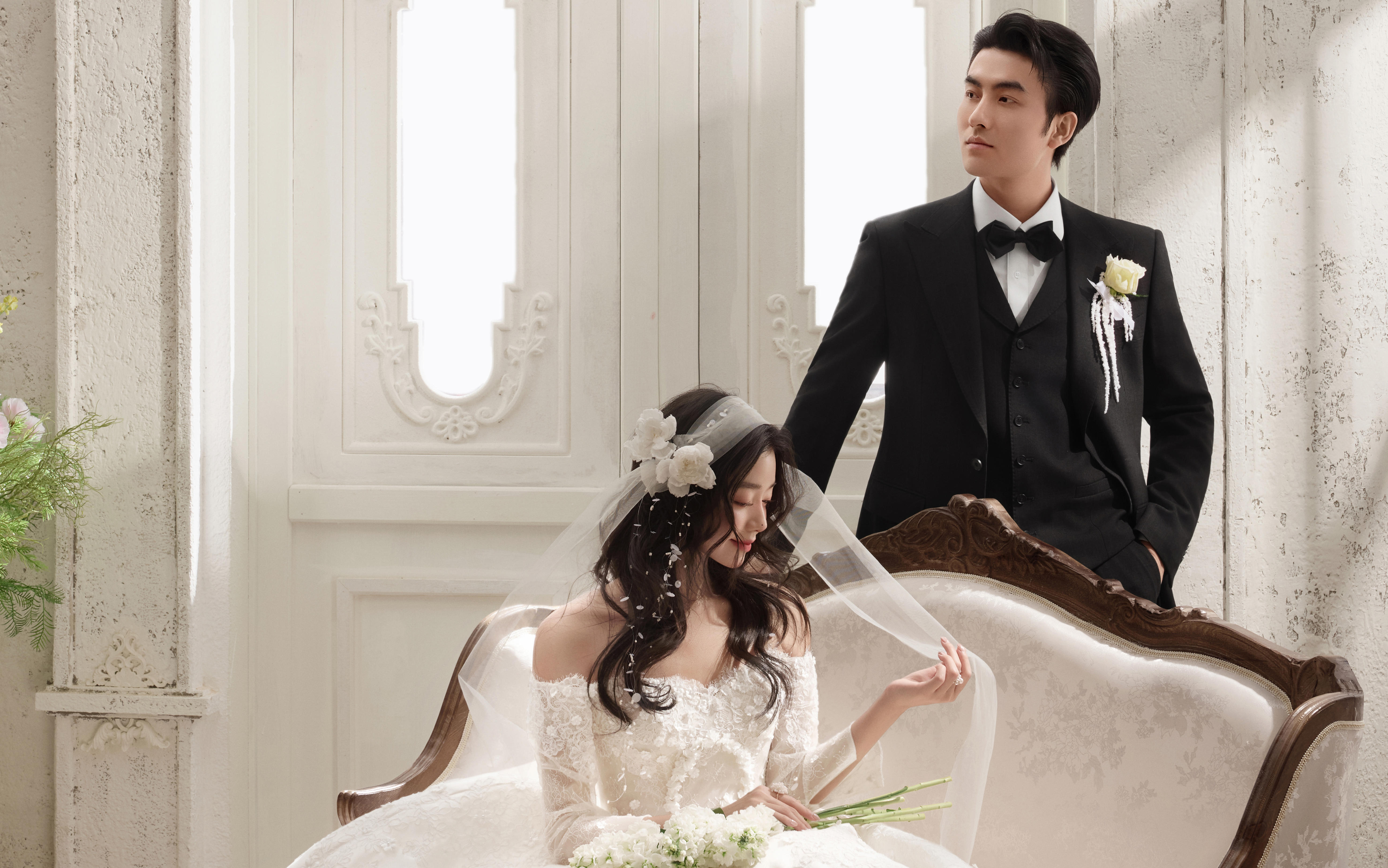 光影與頭紗交織??把溫柔和高級(jí)感拉滿??