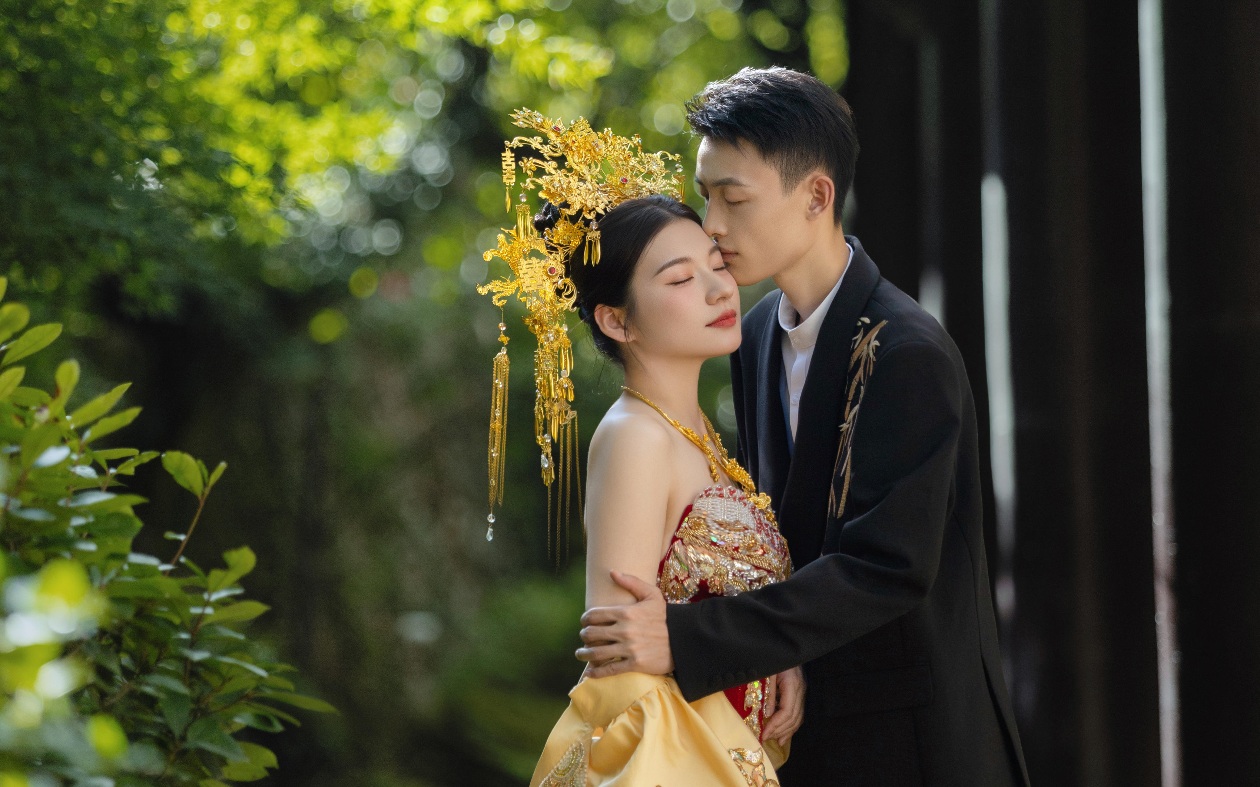 一瞥一笑盡是東方的高貴婉約?新中式婚紗照