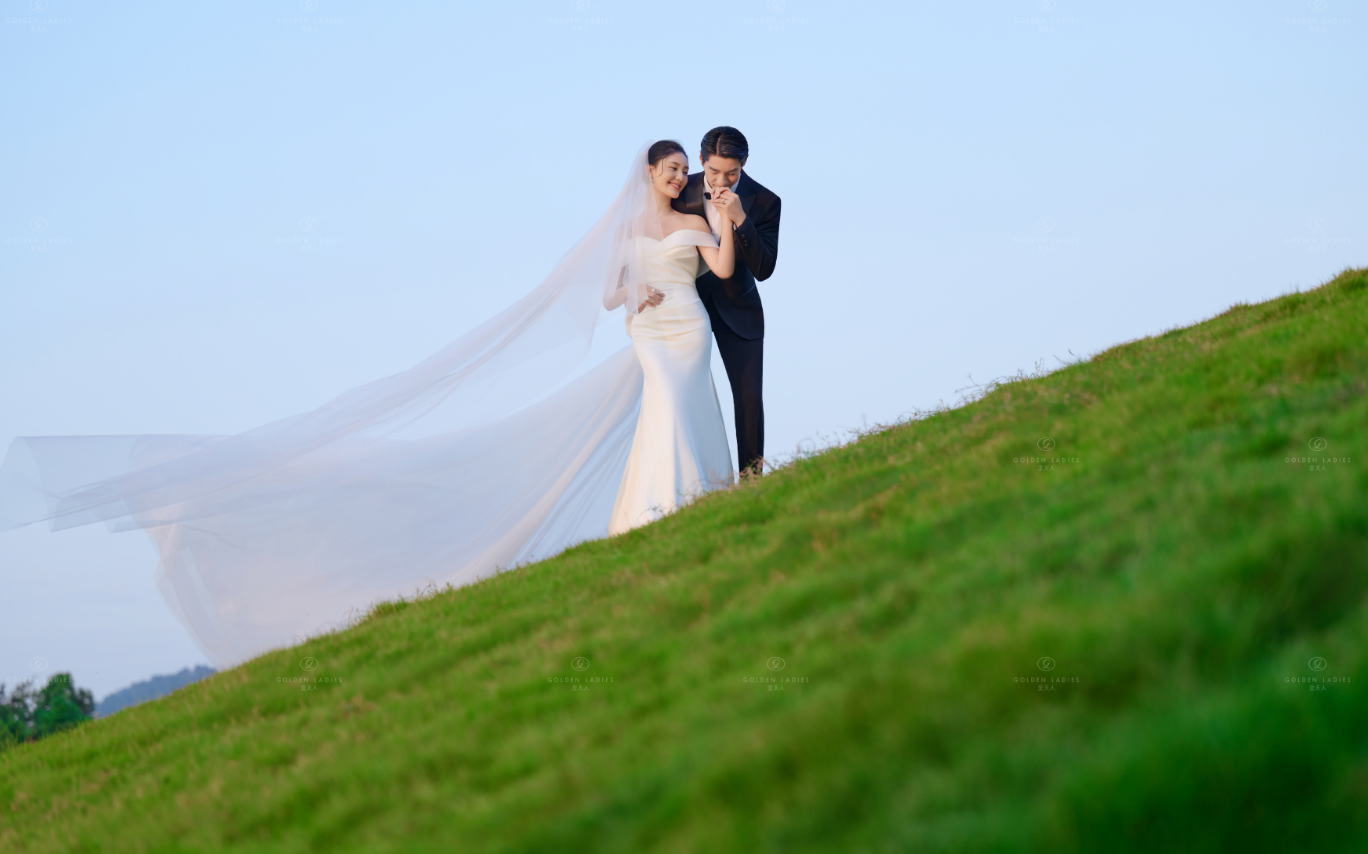 蓝天绿茵 婚纱照