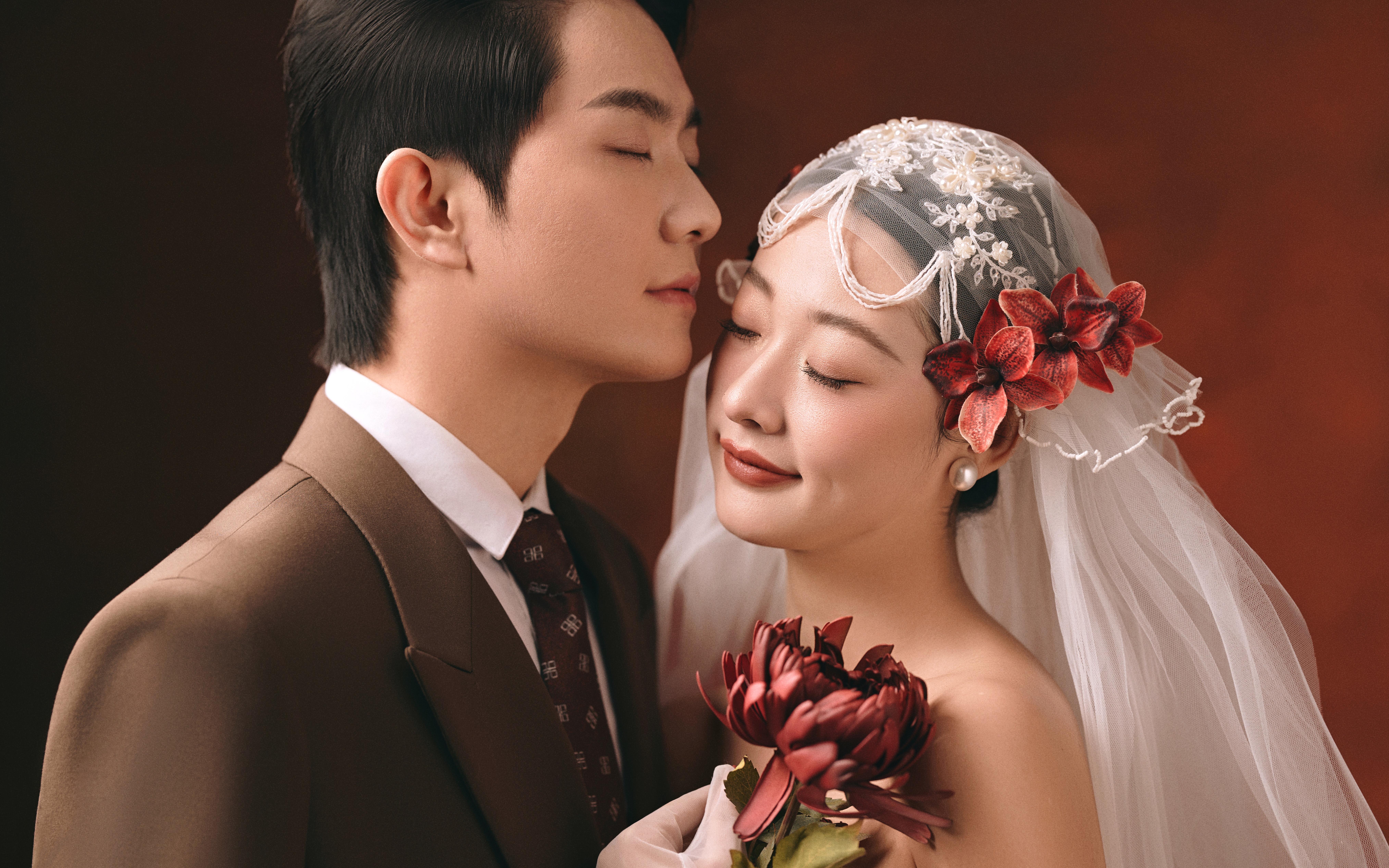 復古紅底婚紗照真的太美了！后悔沒有提前看到