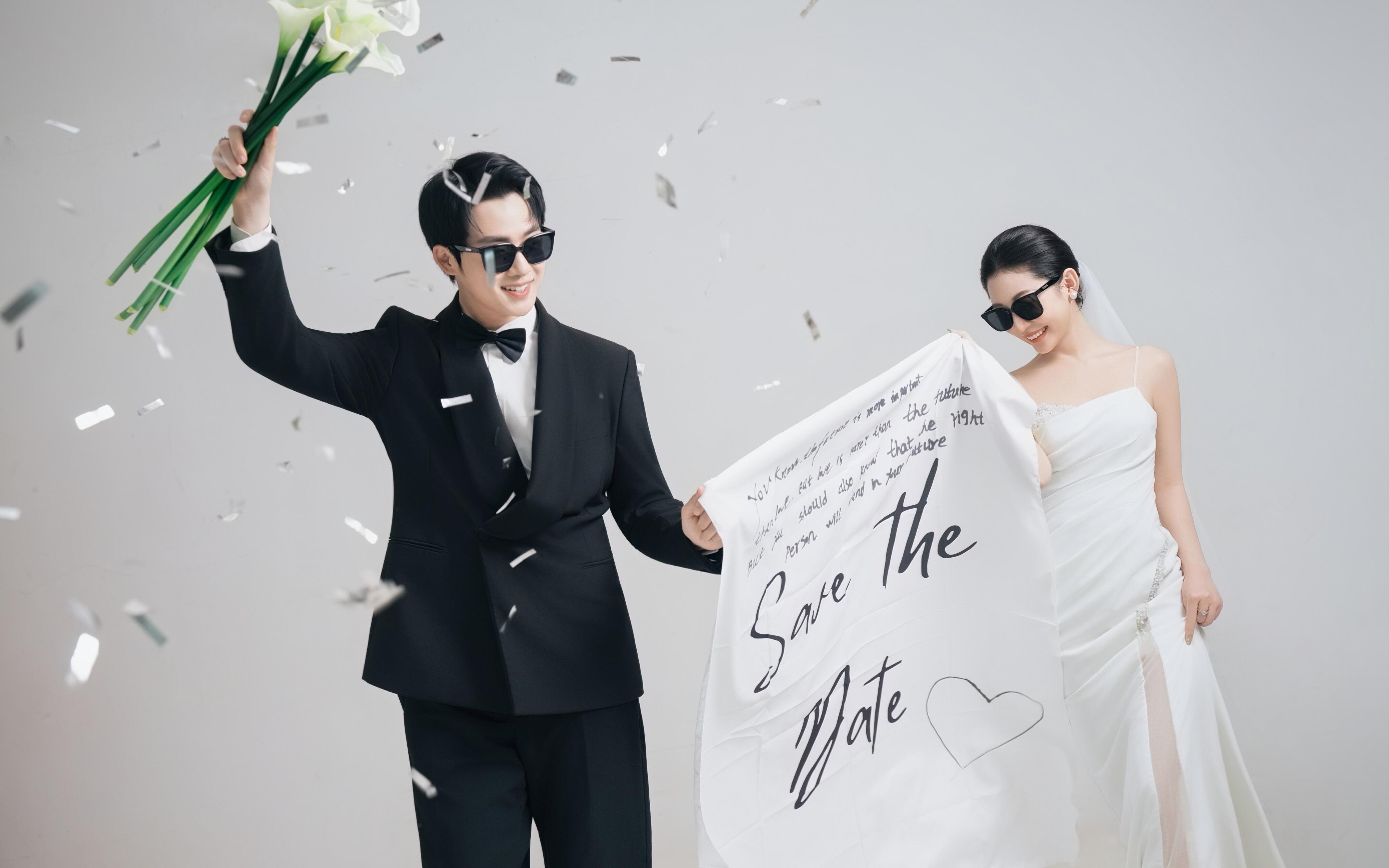 誰規(guī)定婚紗照一定要一本正經(jīng)？