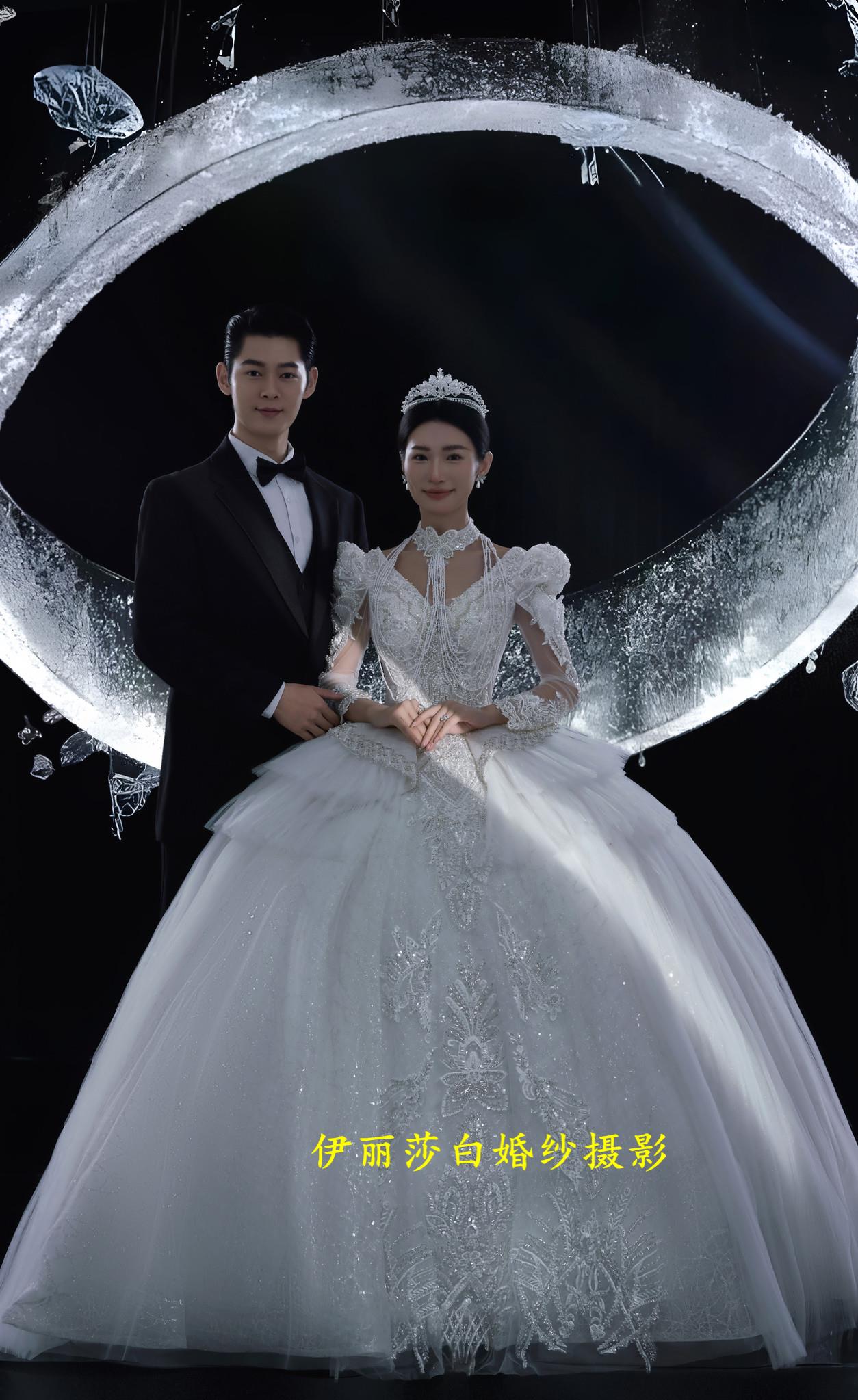 拍婚纱照3888套餐有跟妆+秀和+礼服 4699