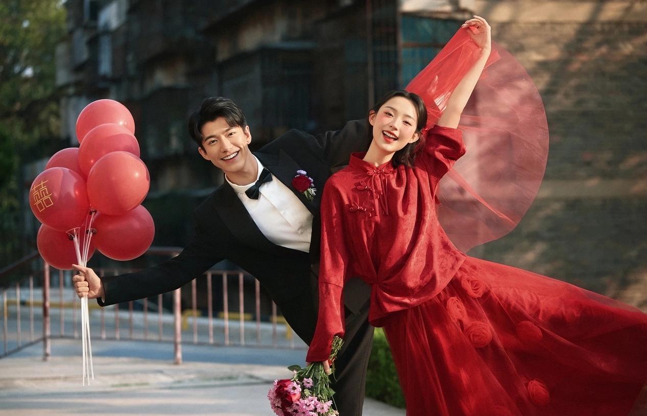 00后的活人感喜嫁婚紗照！給我爆??