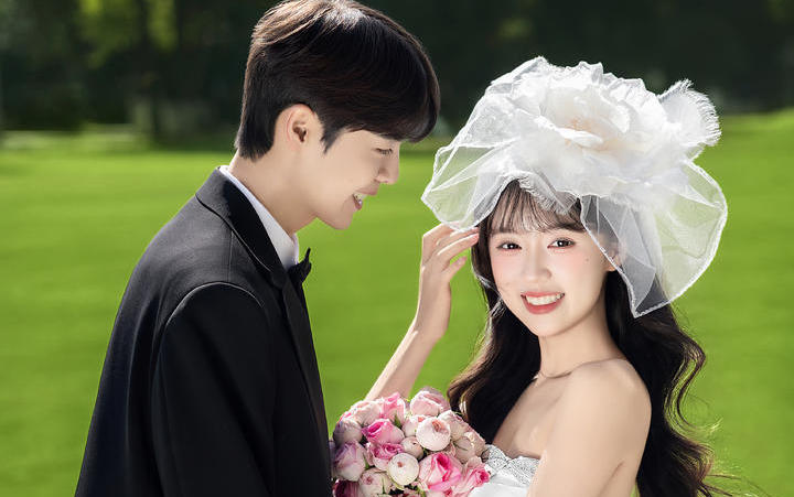 森系草坪婚纱照🍃与春日的温柔撞个满怀