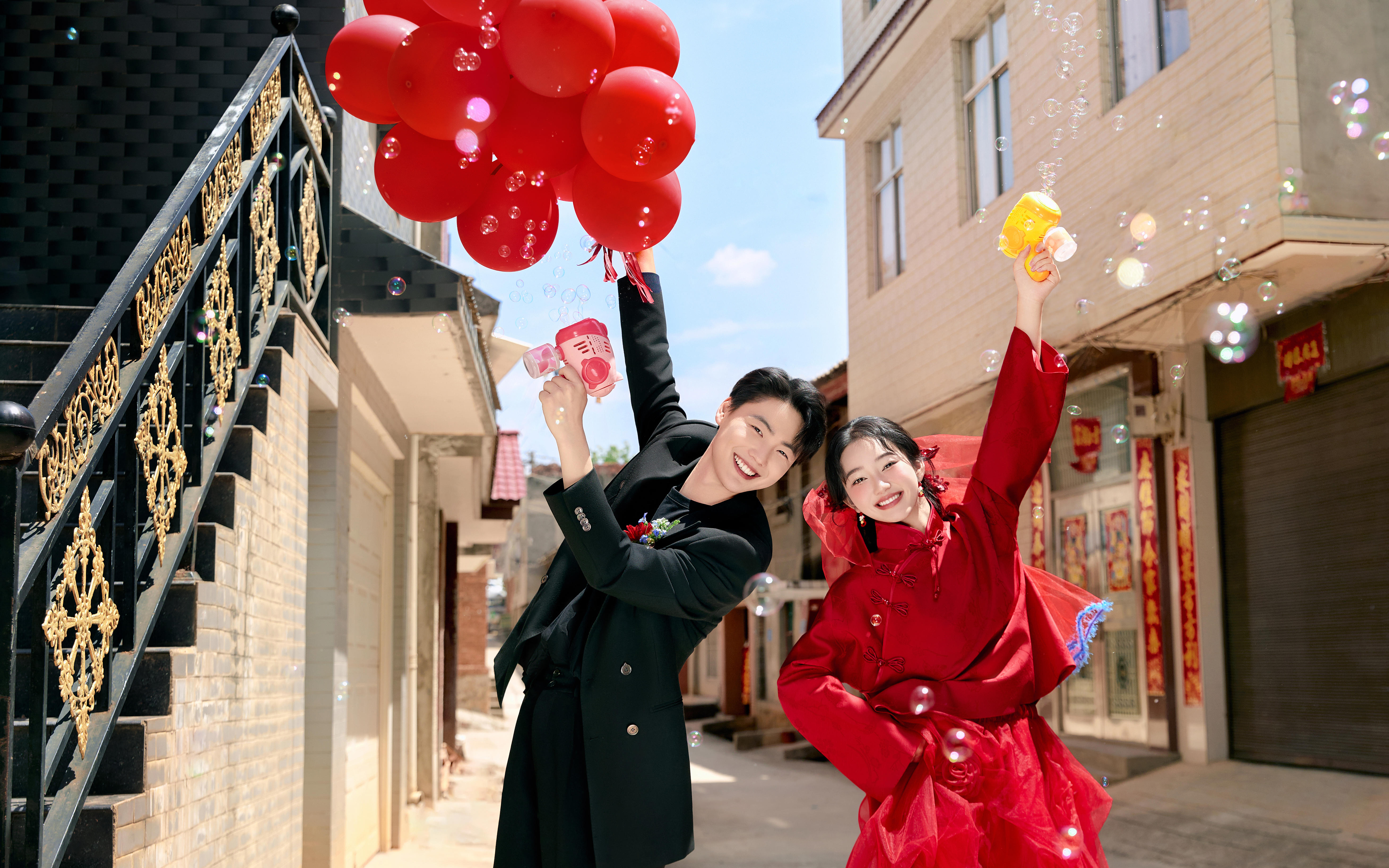 恋爱感满满的喜嫁婚纱照 中国红