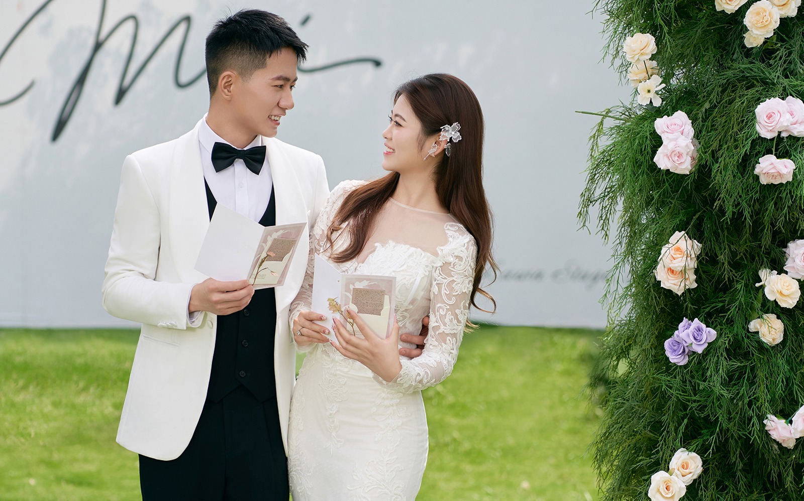 爱了爱了！草坪仪式感婚纱照