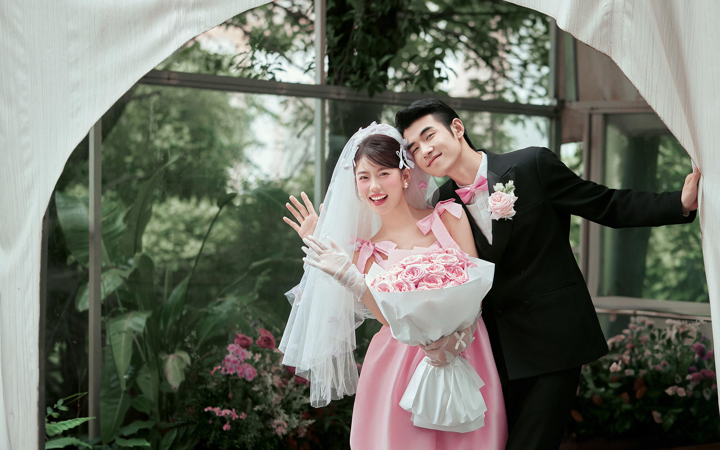 街拍喜嫁轻人街拍生命力喜嫁婚纱照       