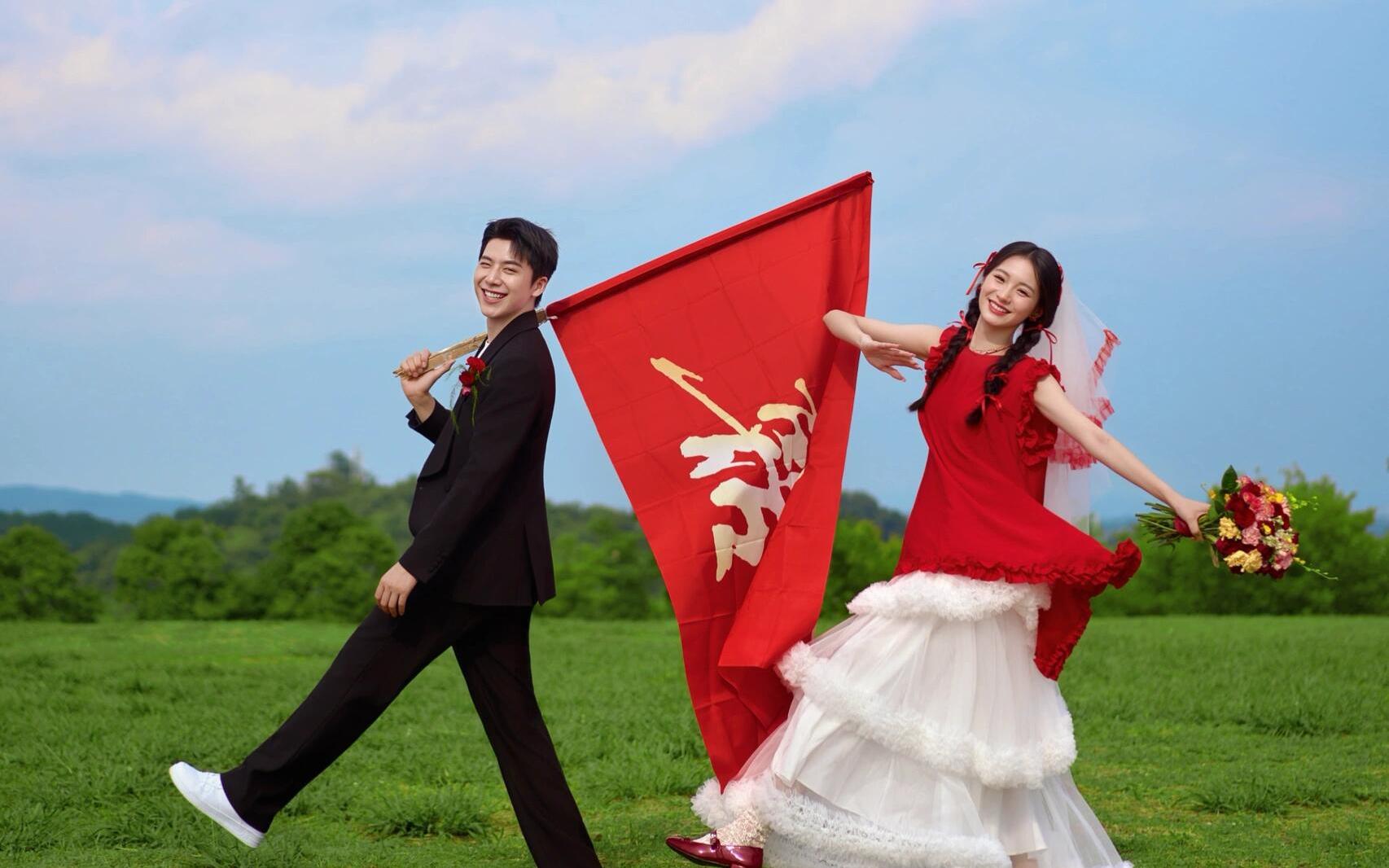 活力俏皮的草坪婚照&预计明年婚期的宝子看过!