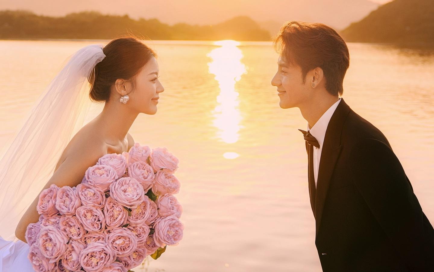 “爱如晚霞，渐晚渐浓”🍊夕阳电影感婚纱照