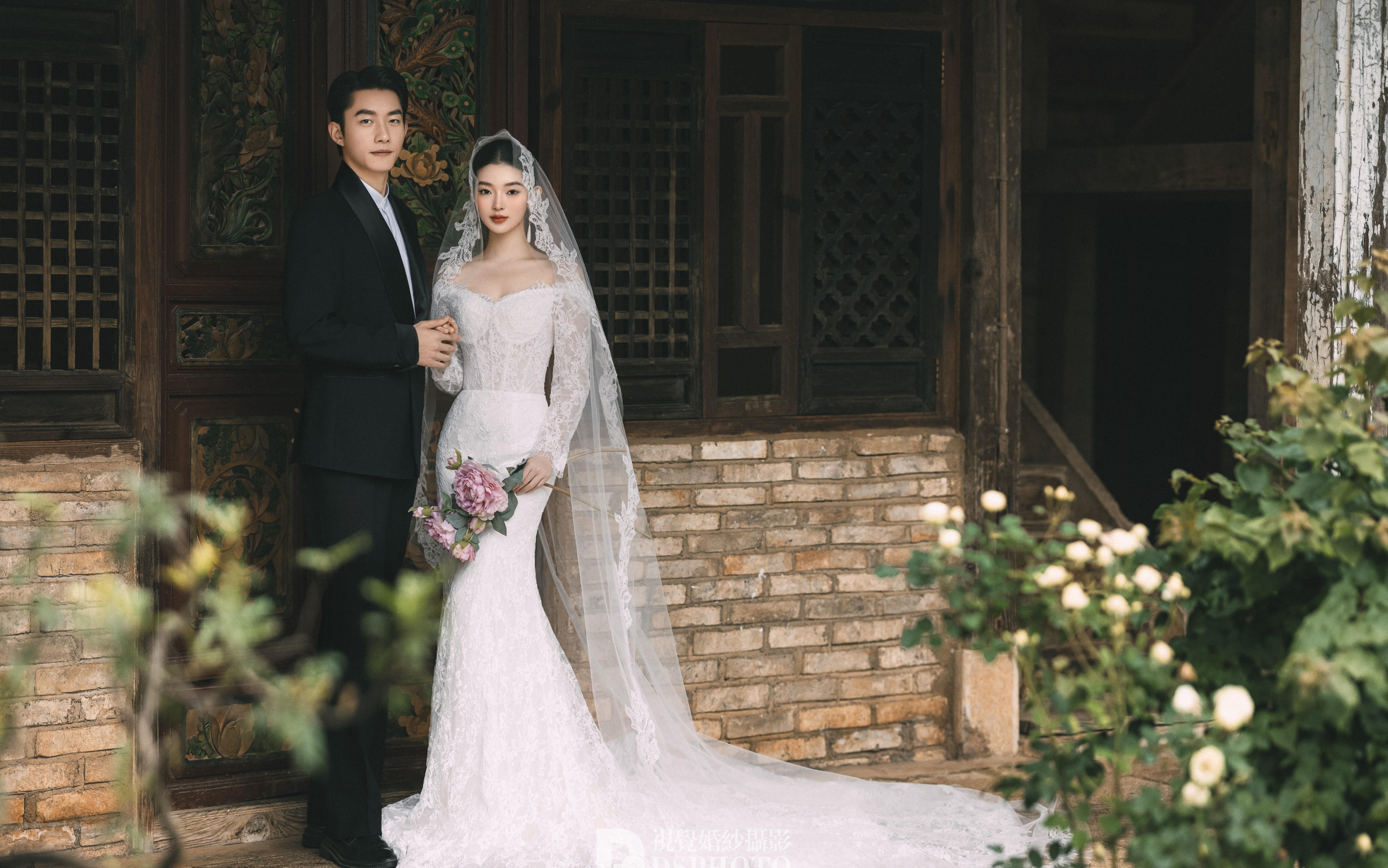 🌷按头安利！蕾丝鱼尾×园林=婚纱照天花板！