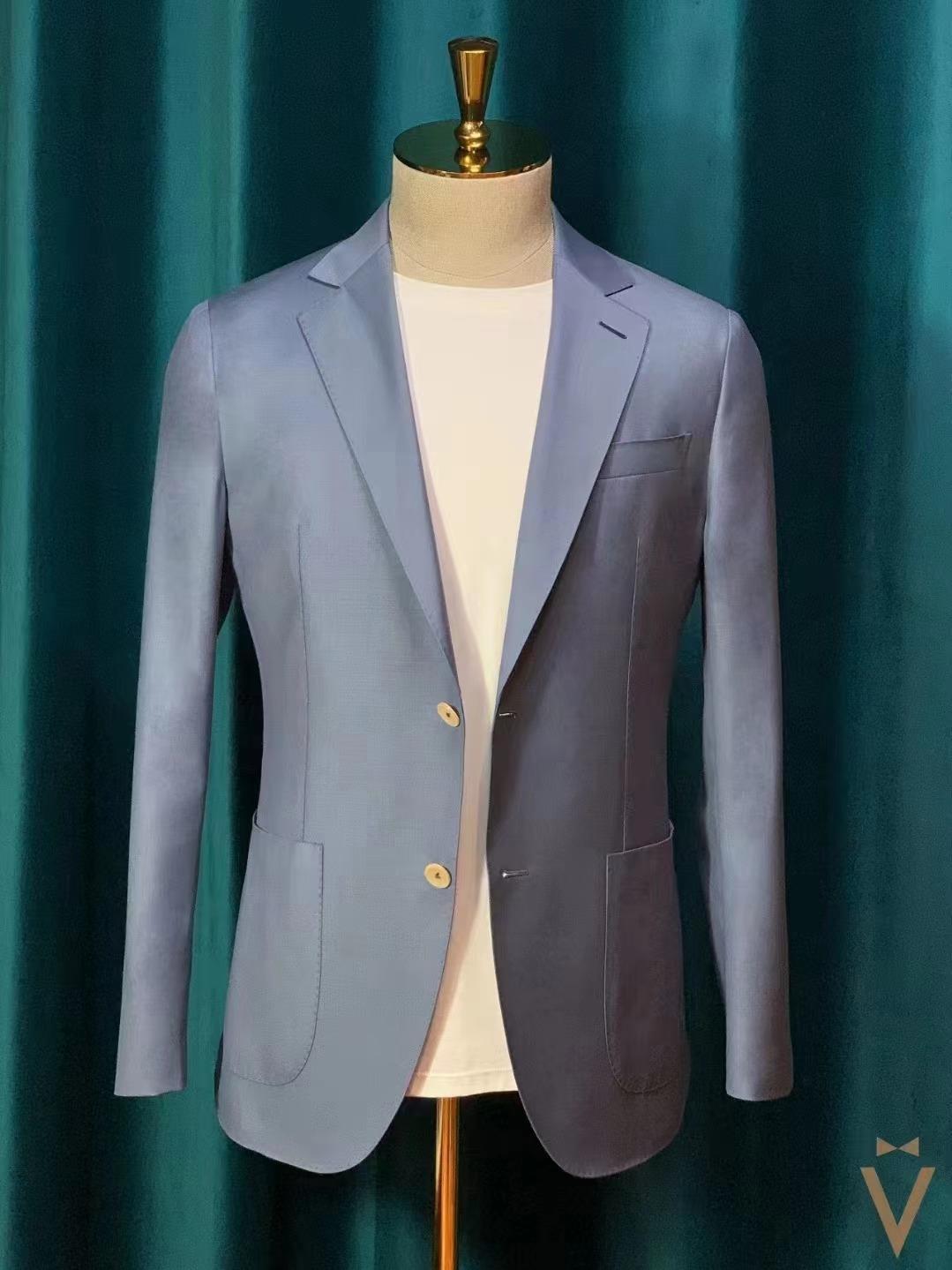 休闲款，平驳领，单排两粒扣