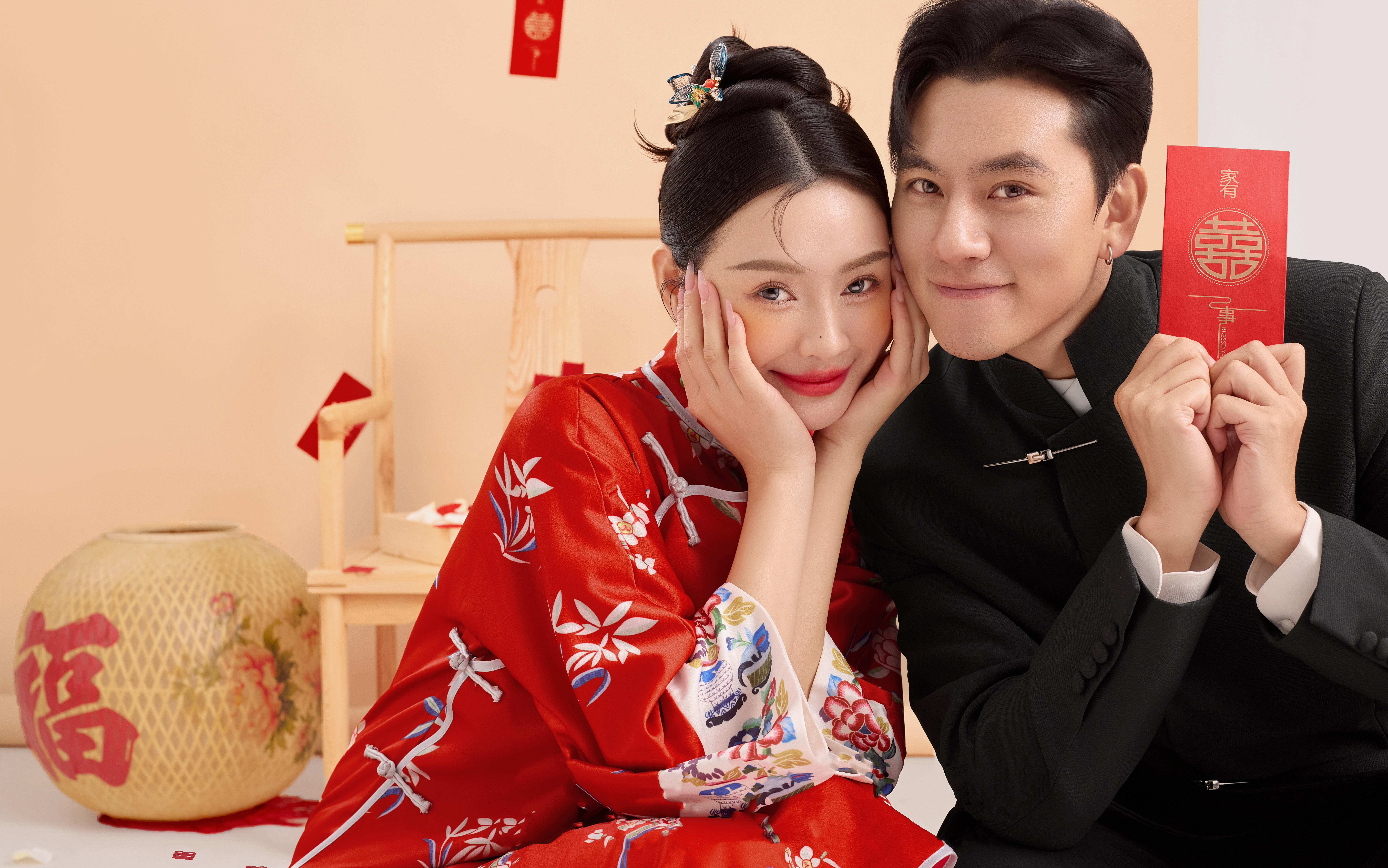 喜嫁婚照添春彩，中式愛意永流傳