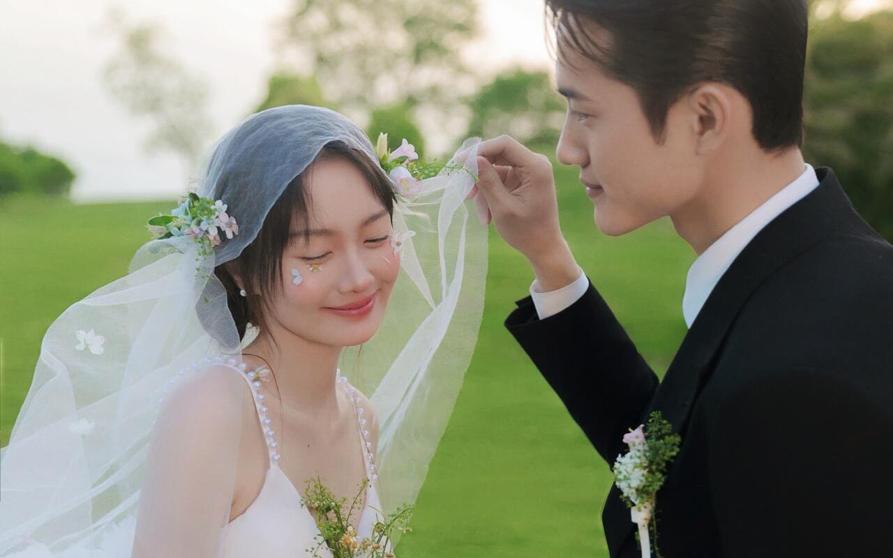 阳光+草坪+白纱=不出错清新婚纱照公式