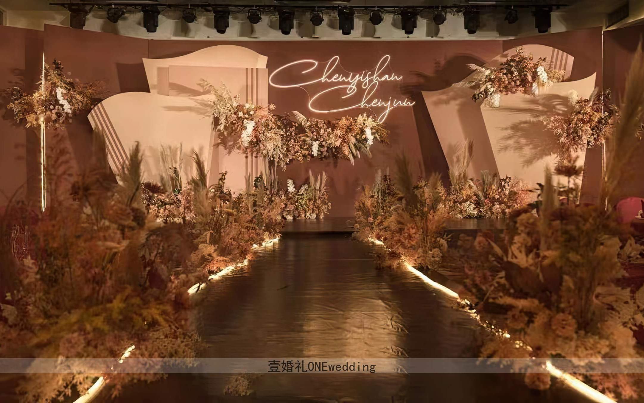 小众秋色系复古泰式婚礼